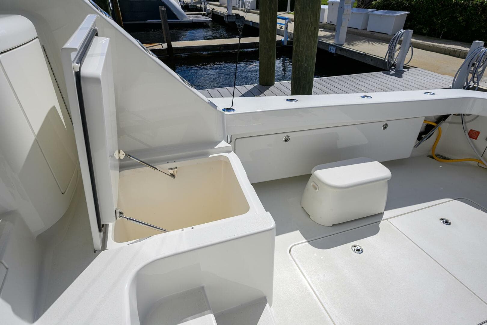 Viking 72 - Corintios - Exterior Cockpit