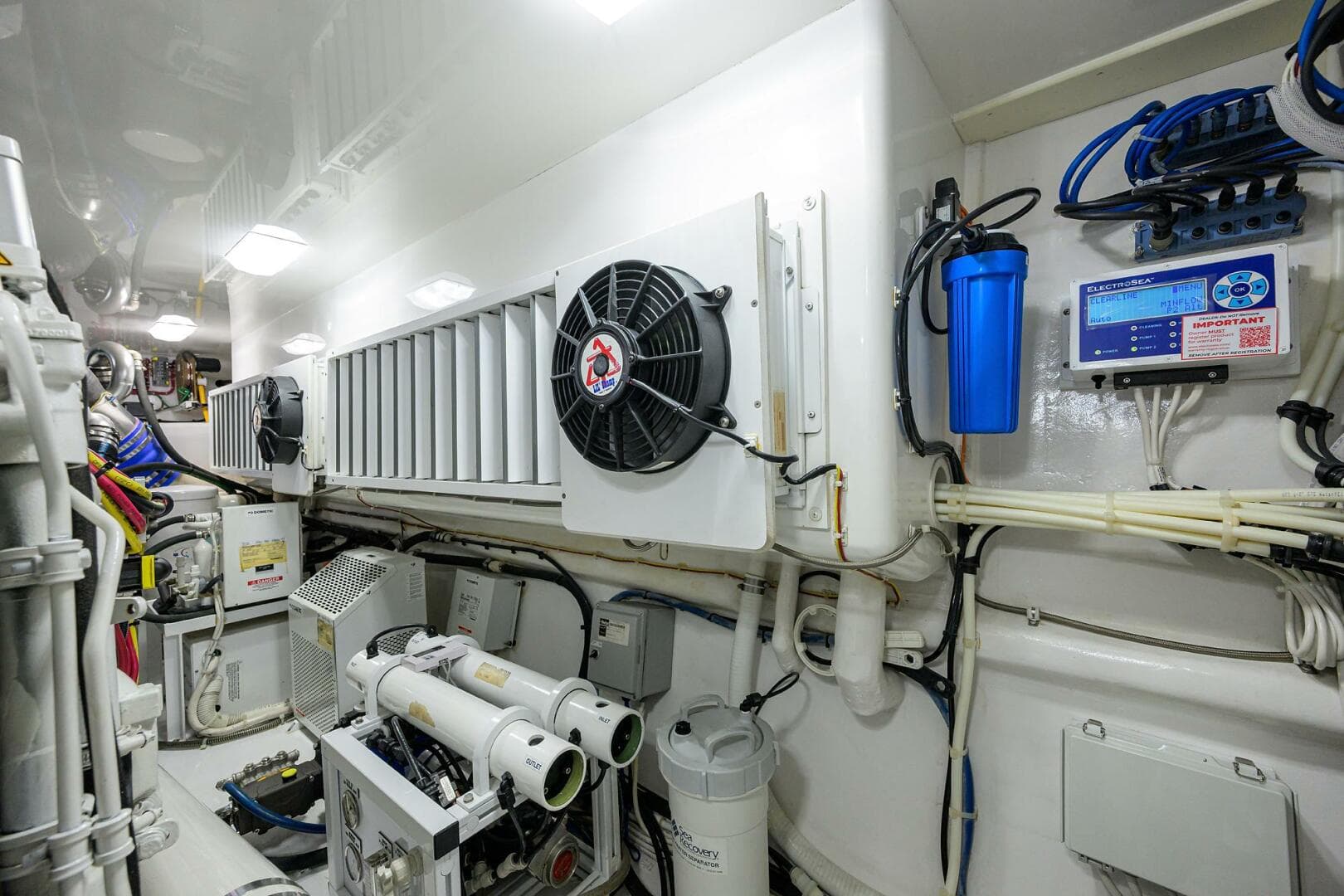 Viking 72 - Corintios - Engine Room