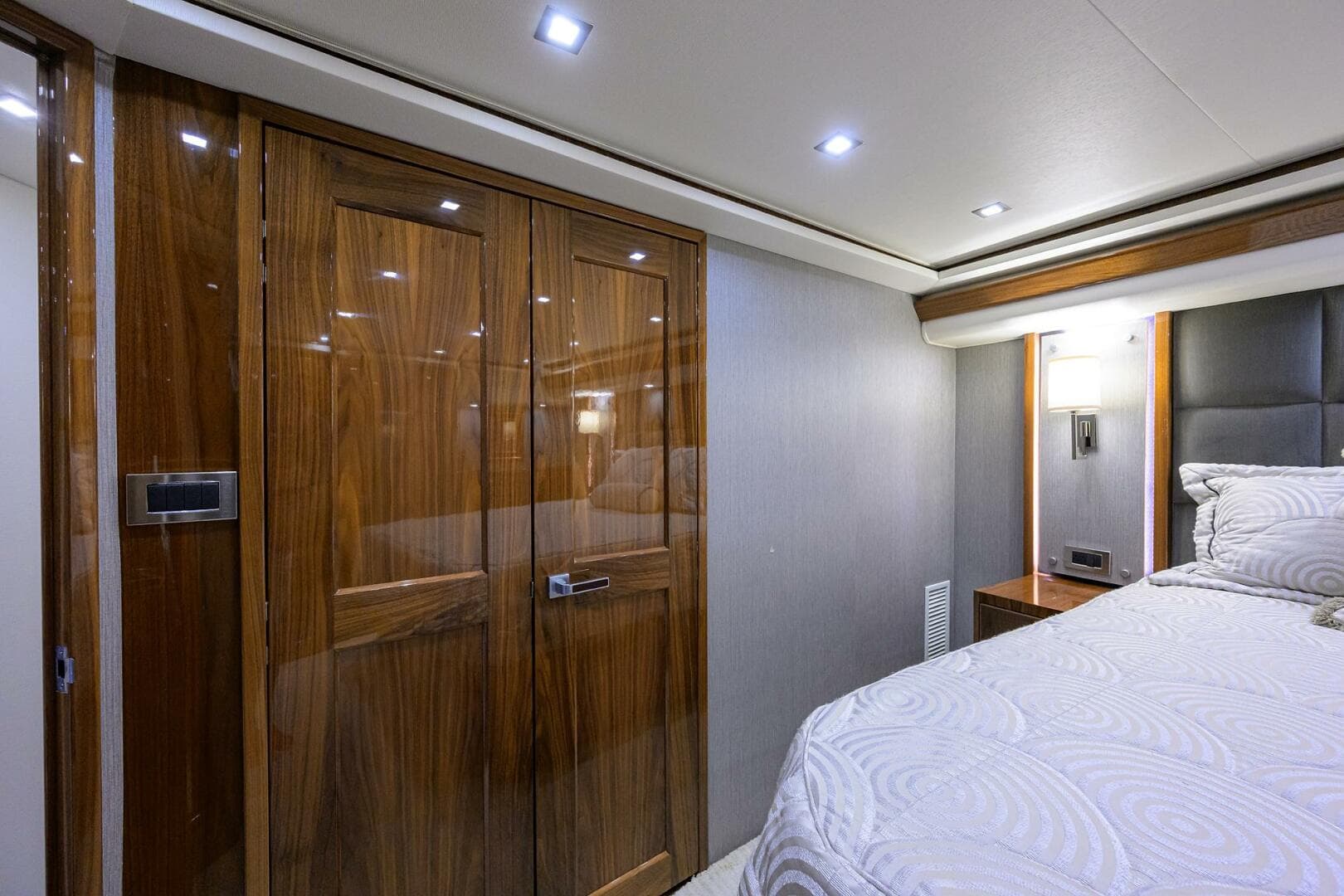 Viking 72 - Corintios - Interior Stateroom