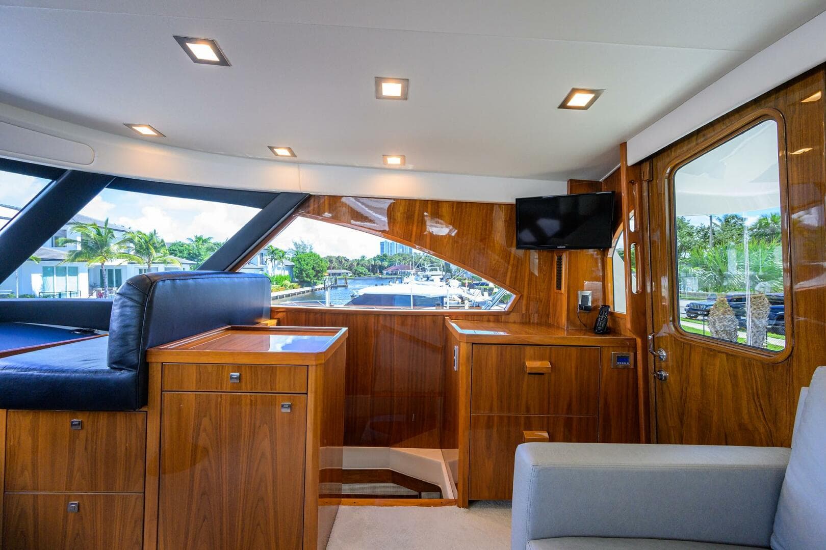 Viking 72 - Corintios - Interior Flybridge