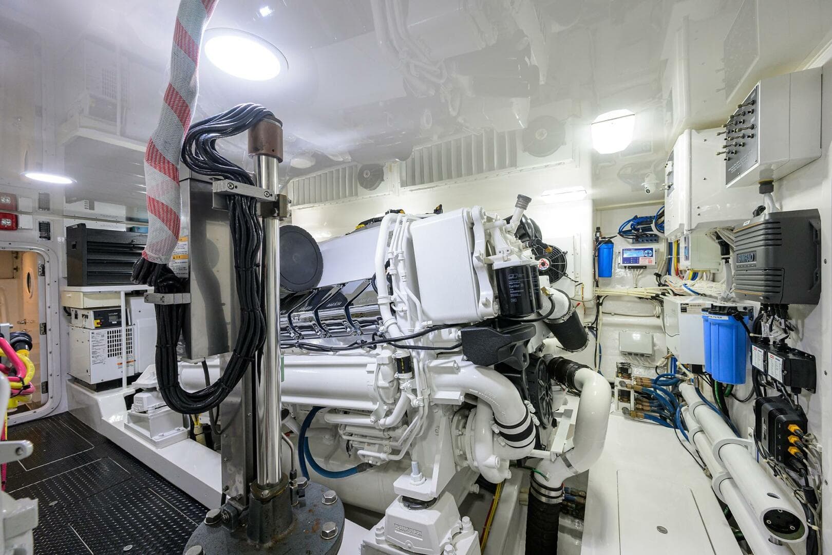 Viking 72 - Corintios - Engine Room