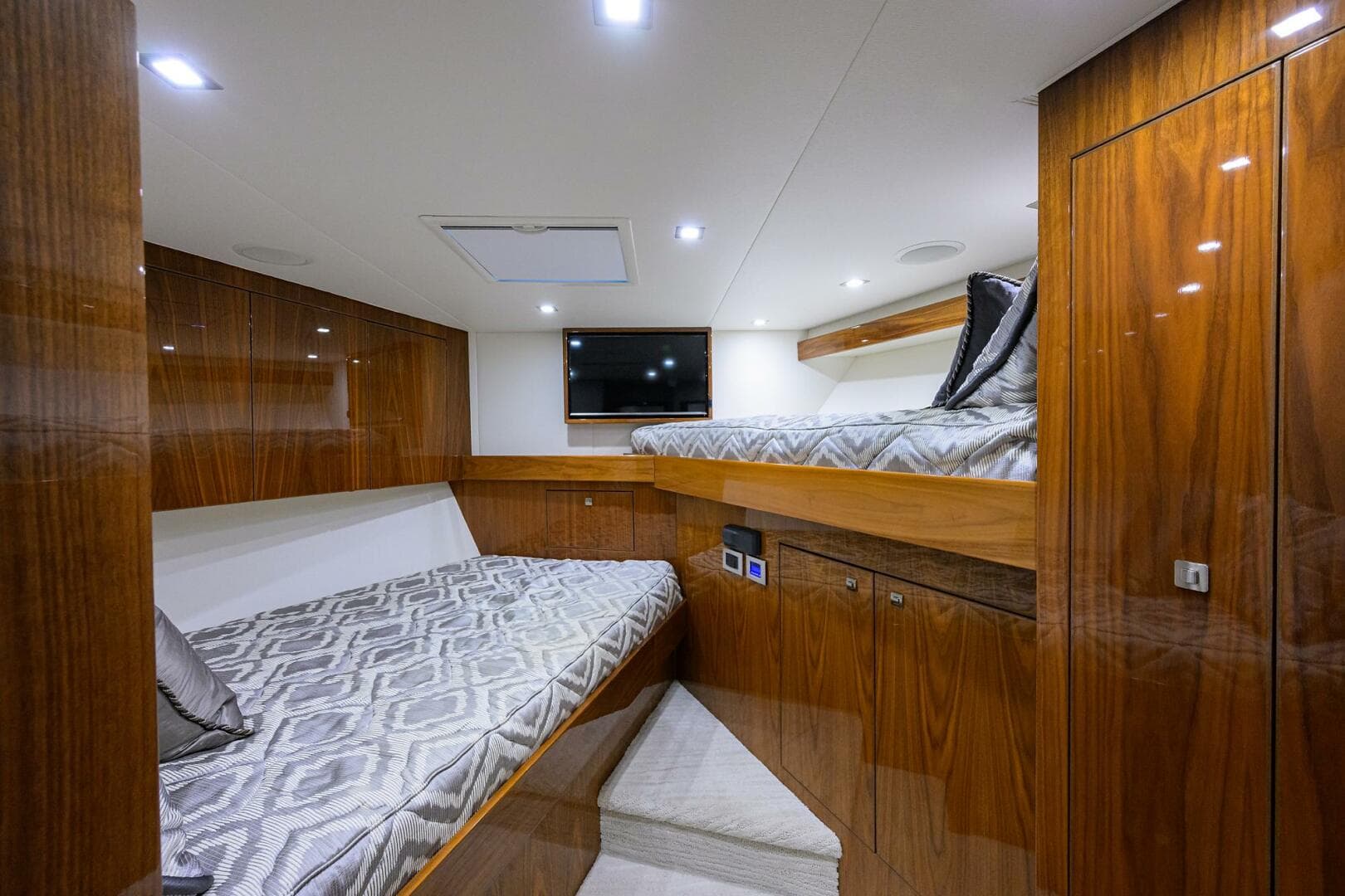Viking 72 - Corintios - Interior Stateroom
