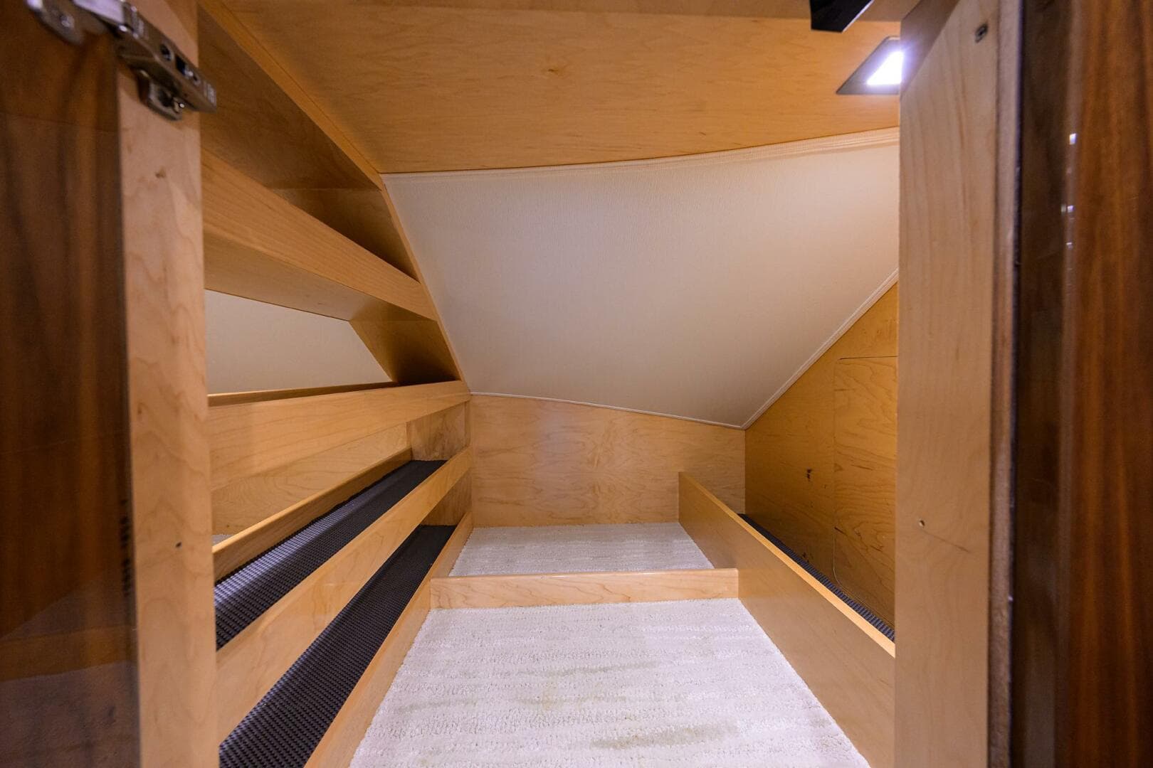 Viking 72 - Corintios - Interior Storage