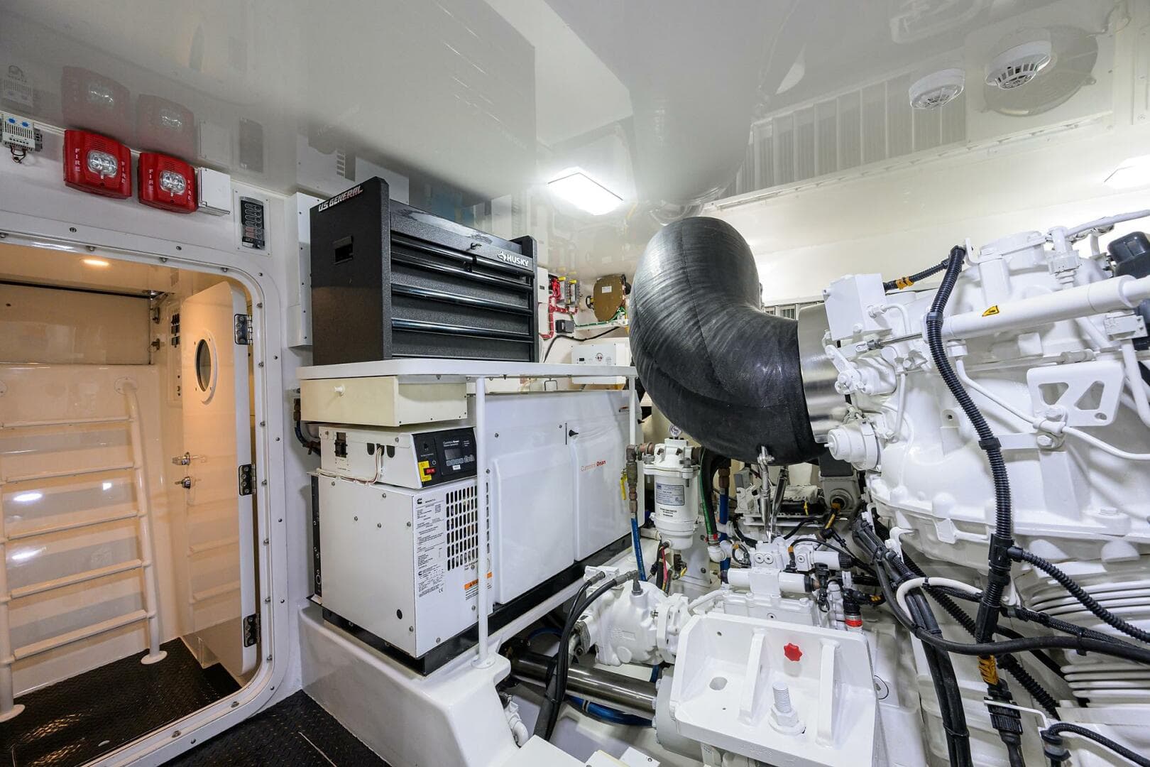 Viking 72 - Corintios - Engine Room