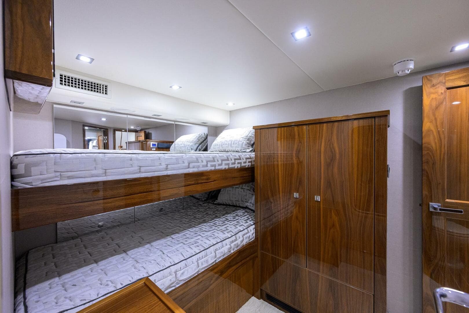 Viking 72 - Corintios - Interior Stateroom