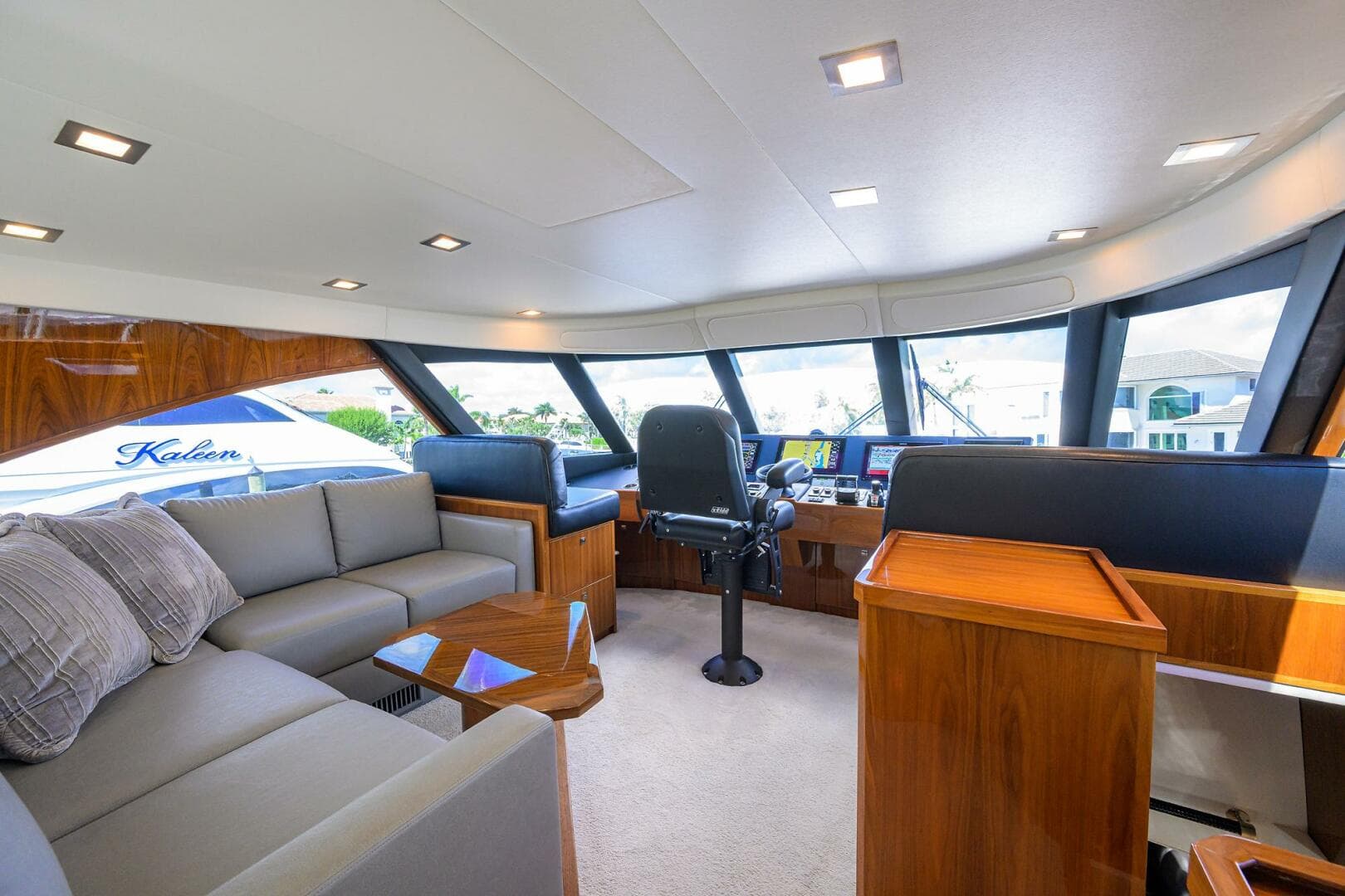 Viking 72 - Corintios - Interior Flybridge