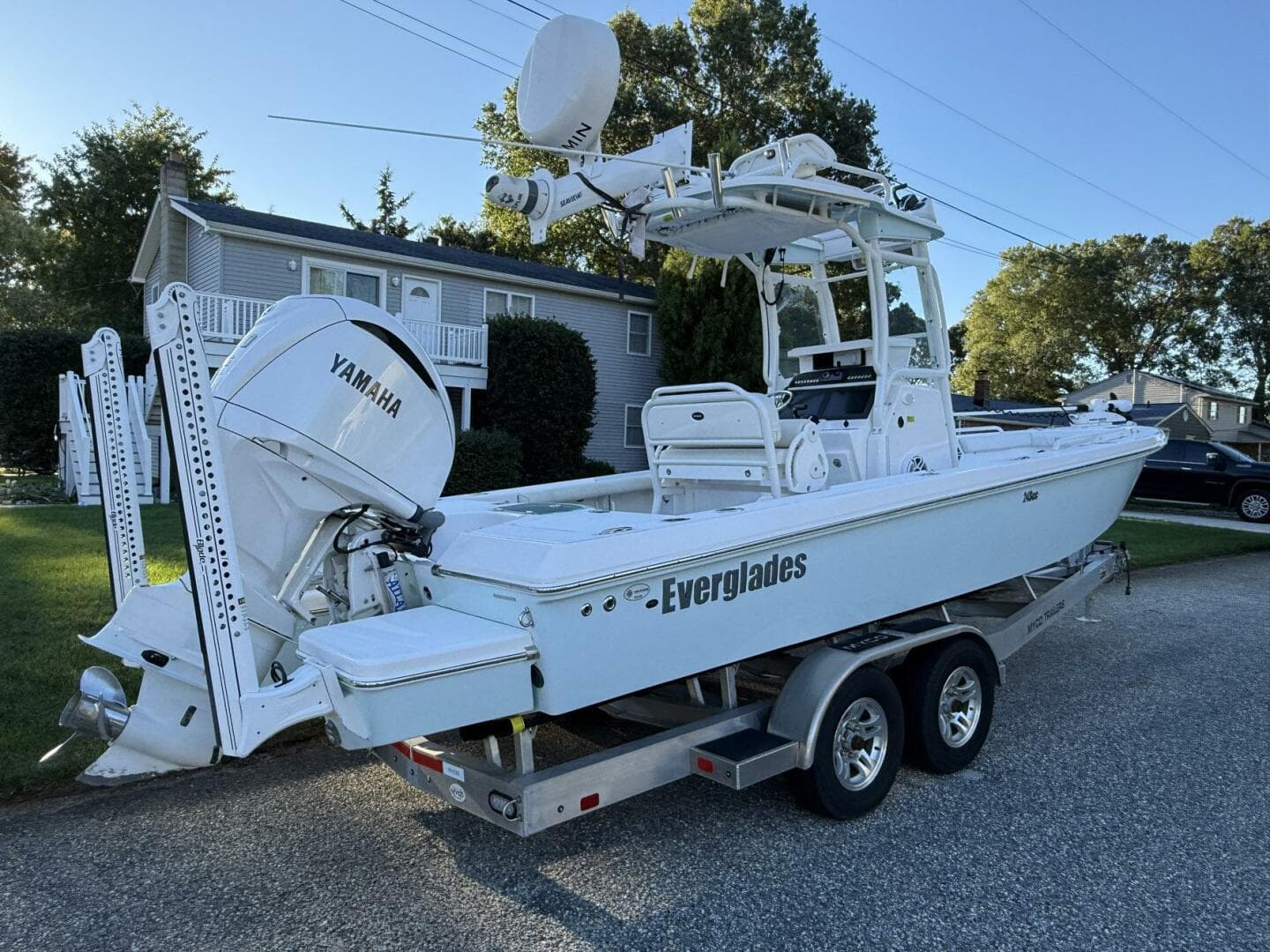 2023 Everglades 243 Center Console