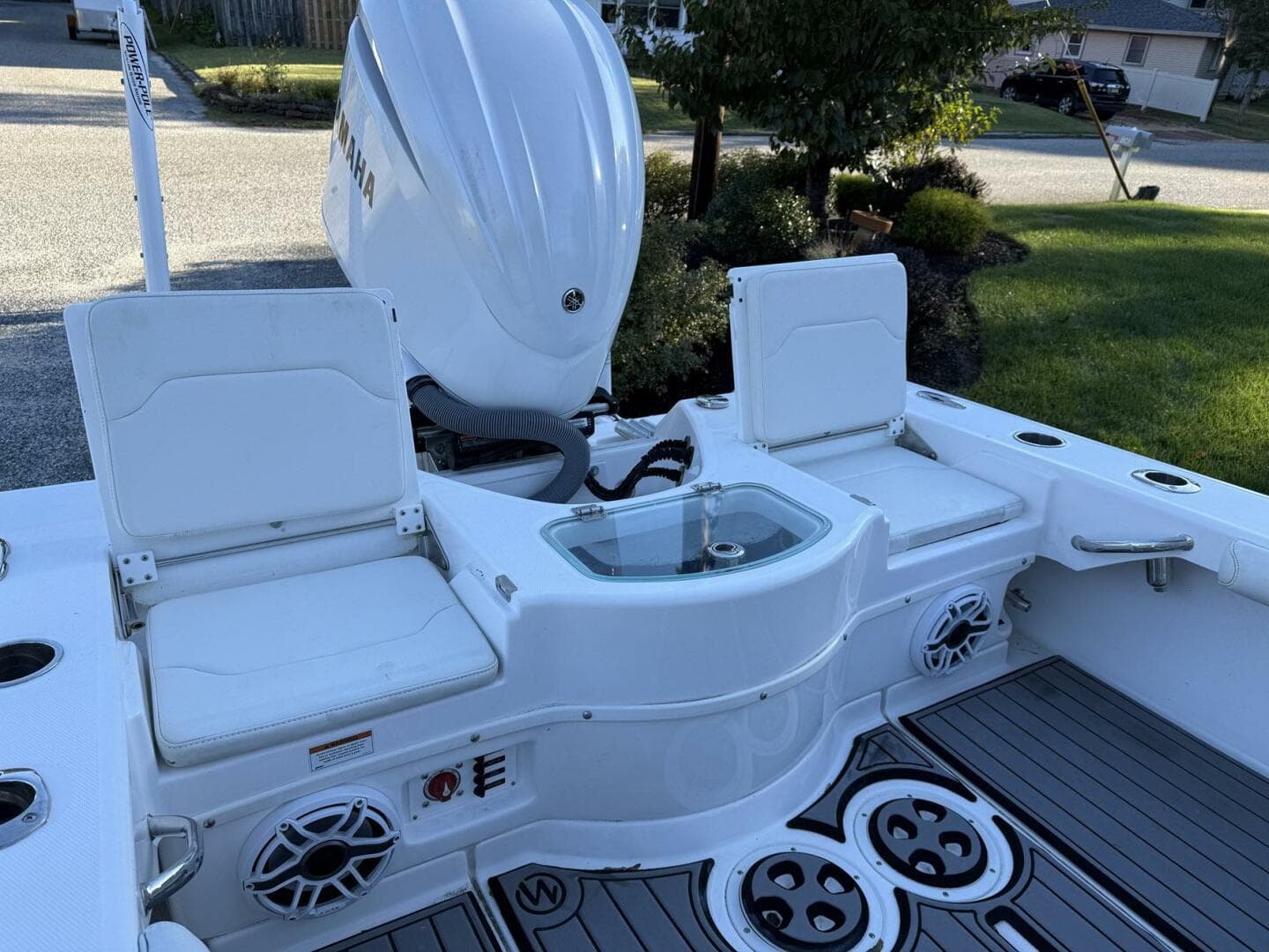 2023 Everglades 243 Center Console