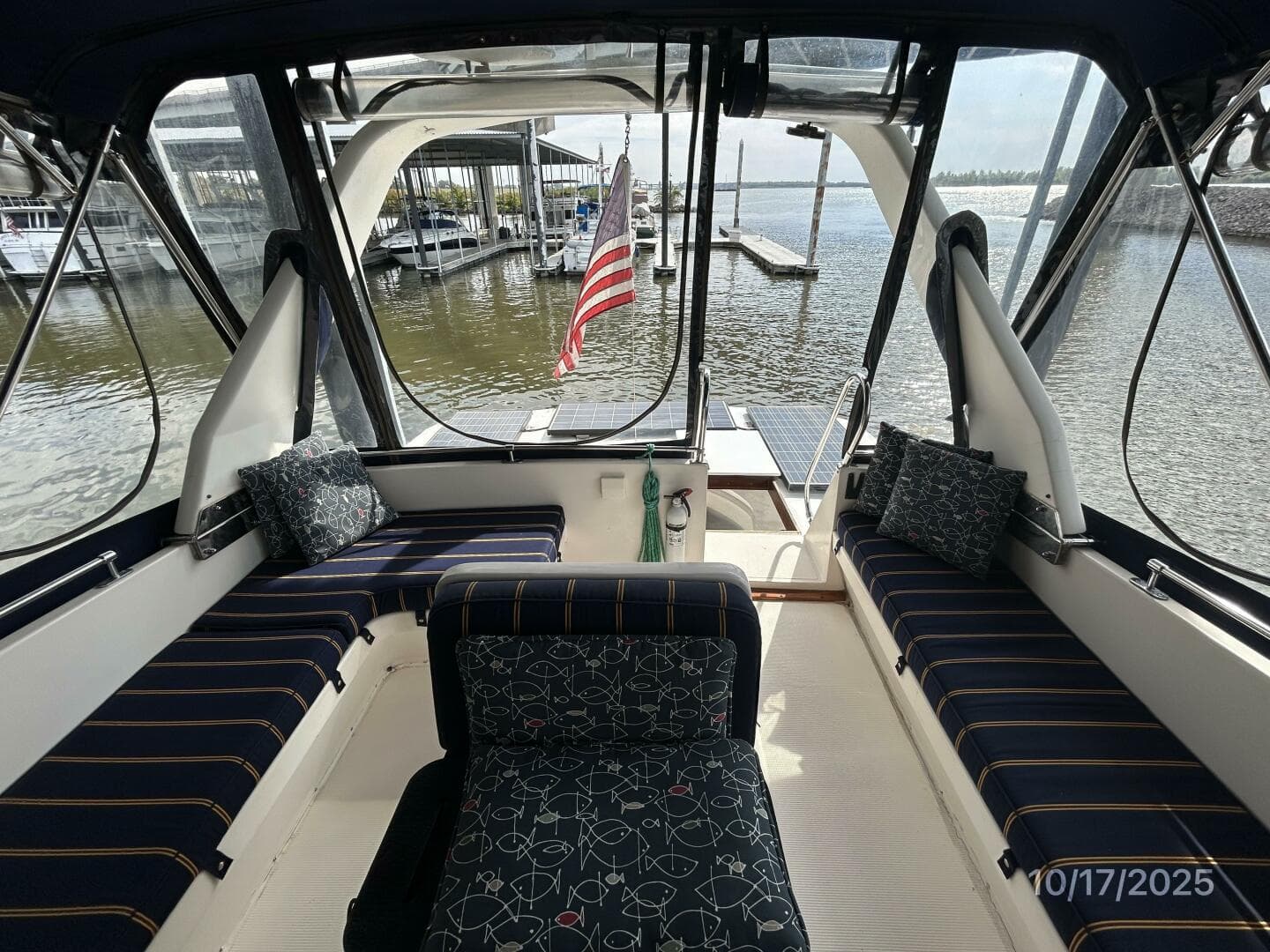 40' Kha Shing flybridge aft