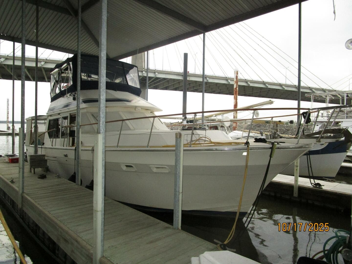 40' Kha Shing starboard forward profile3