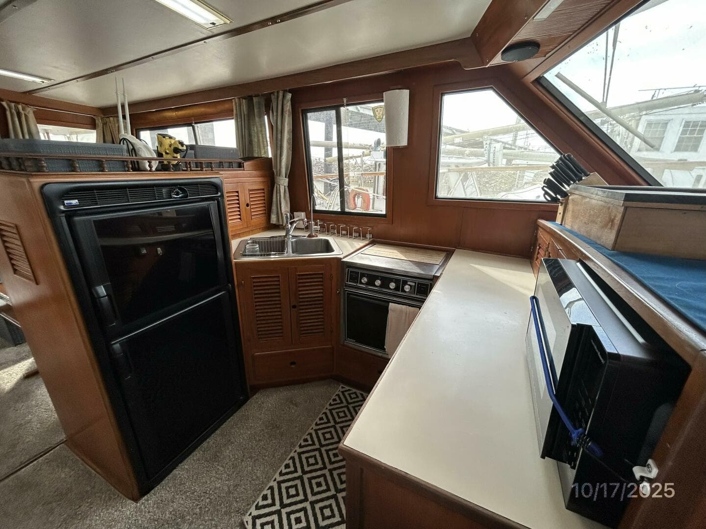 40' Kha Shing galley1