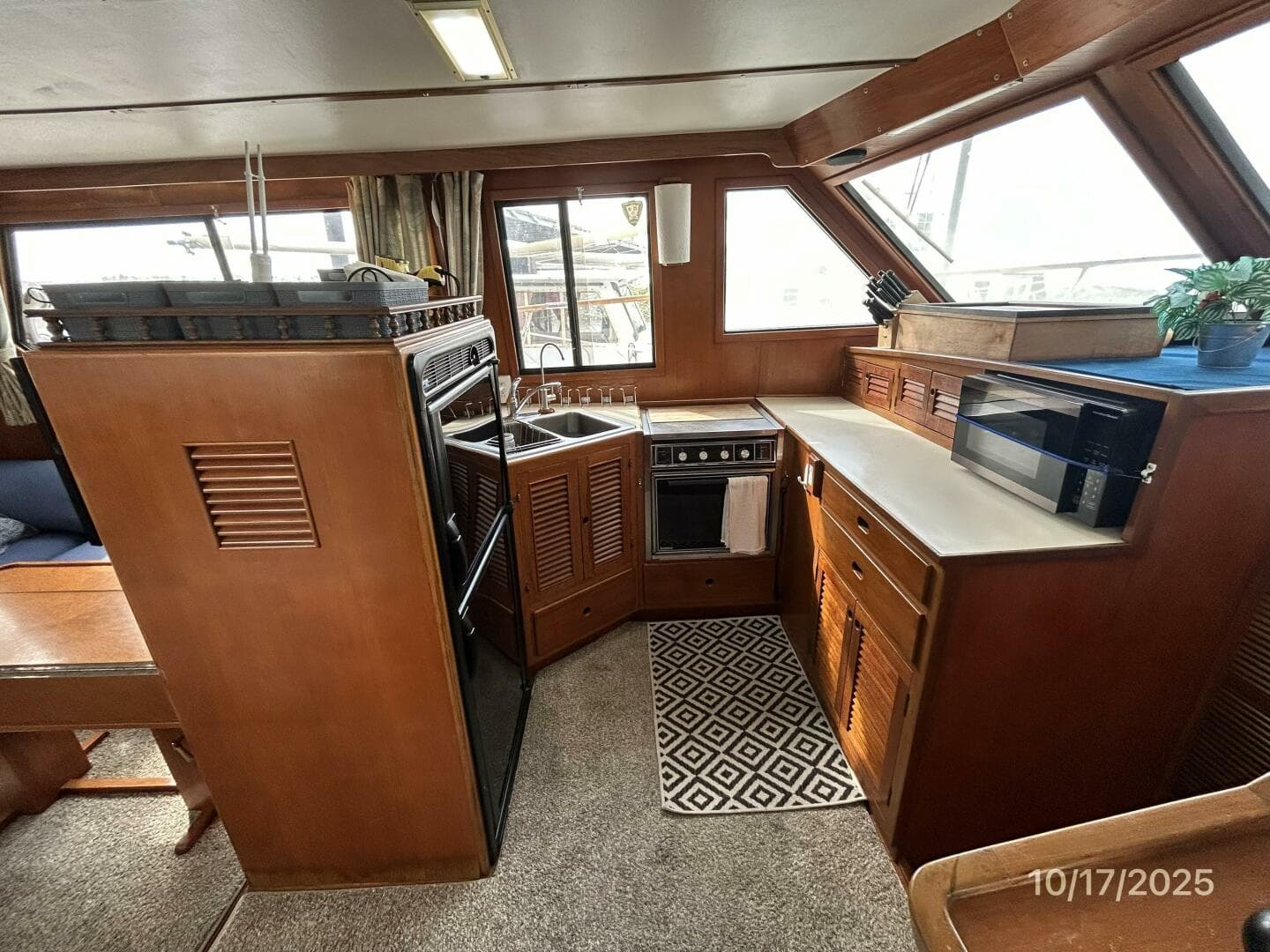 40' Kha Shing galley2