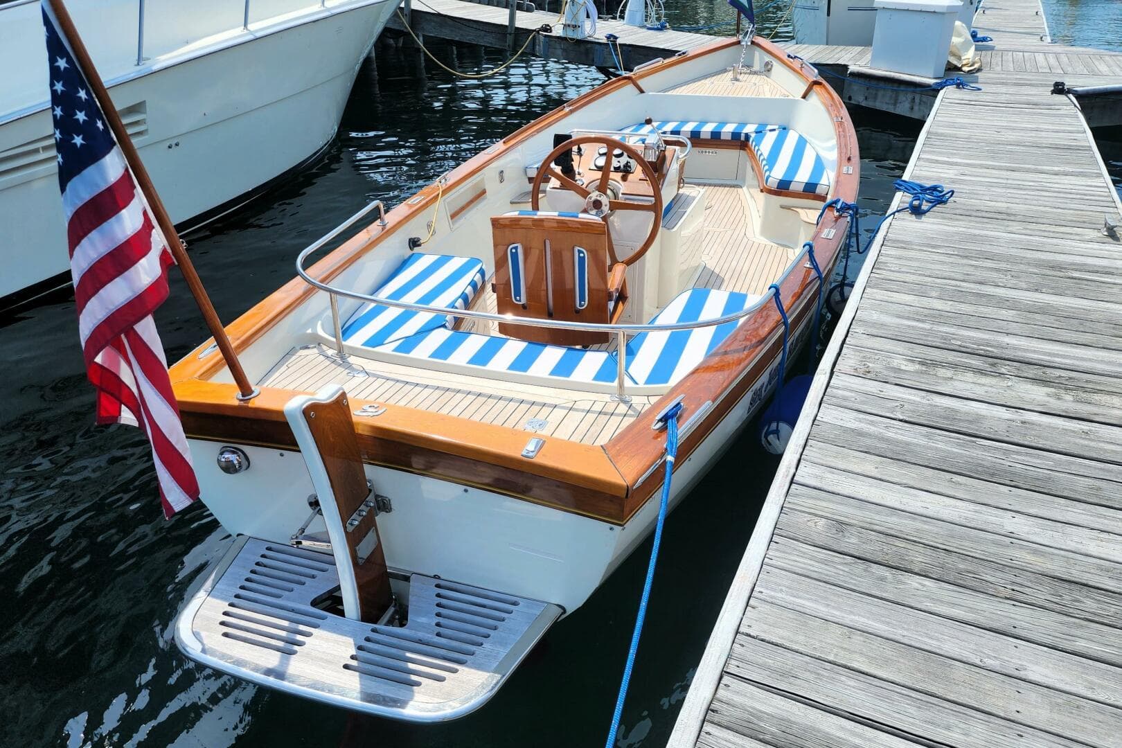 2007 Custom Flanders Bay 27