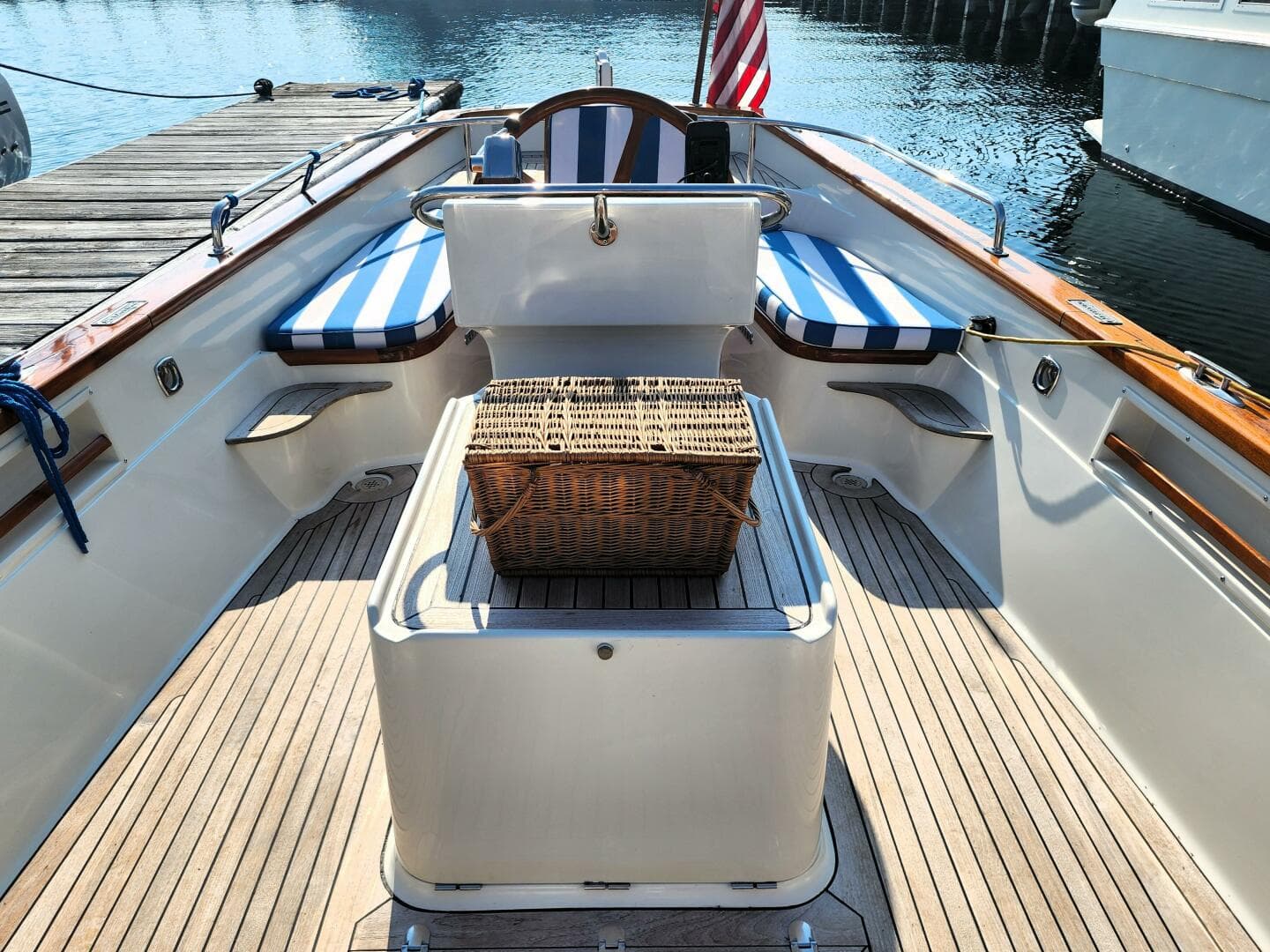 2007 Custom Flanders Bay 27