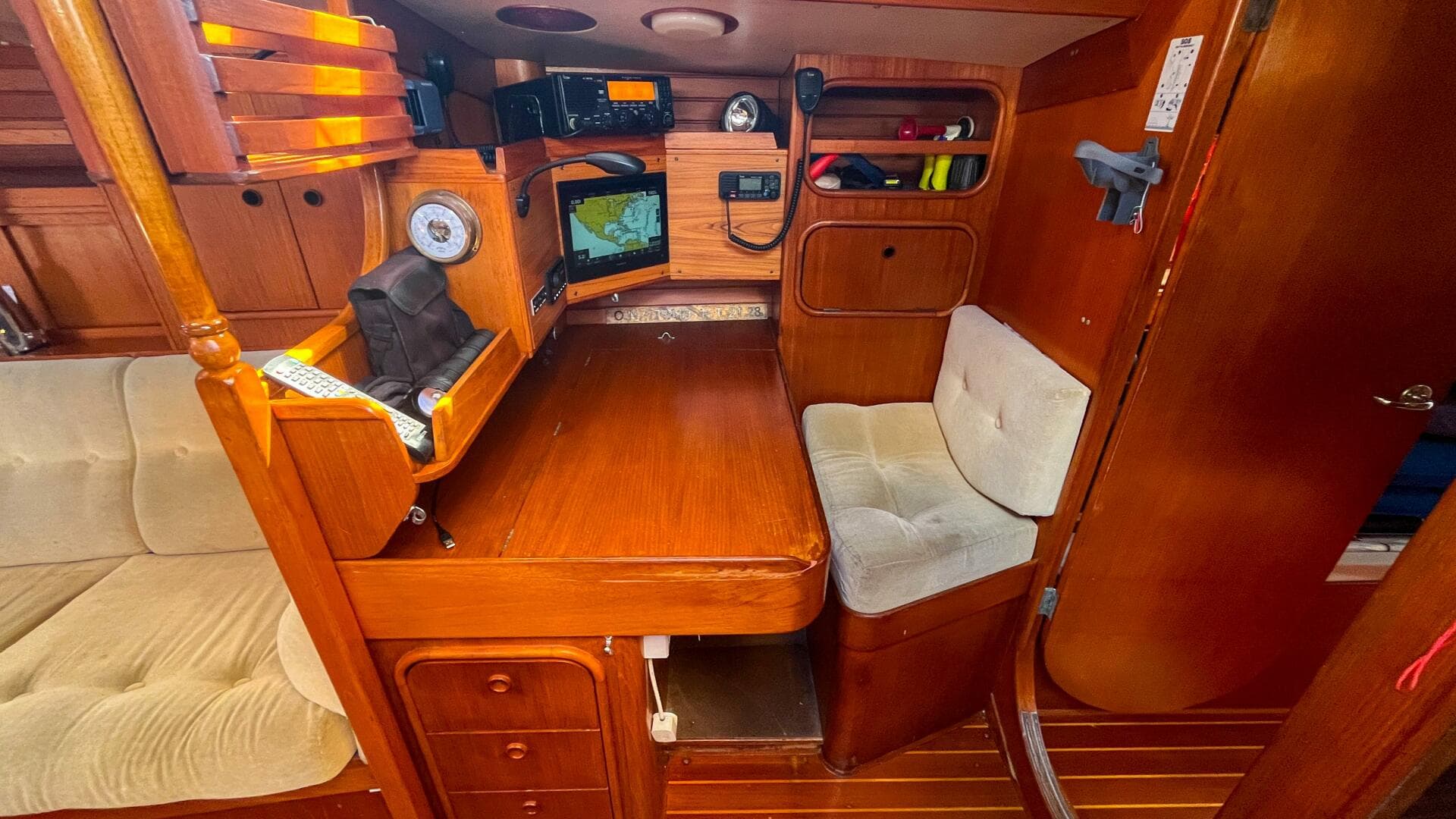 1991 Oyster Lightwave 48