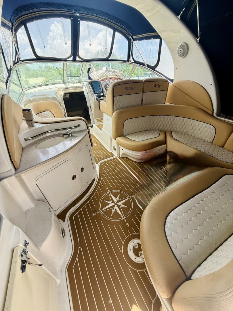 2004 Sea Ray 320 Sundancer