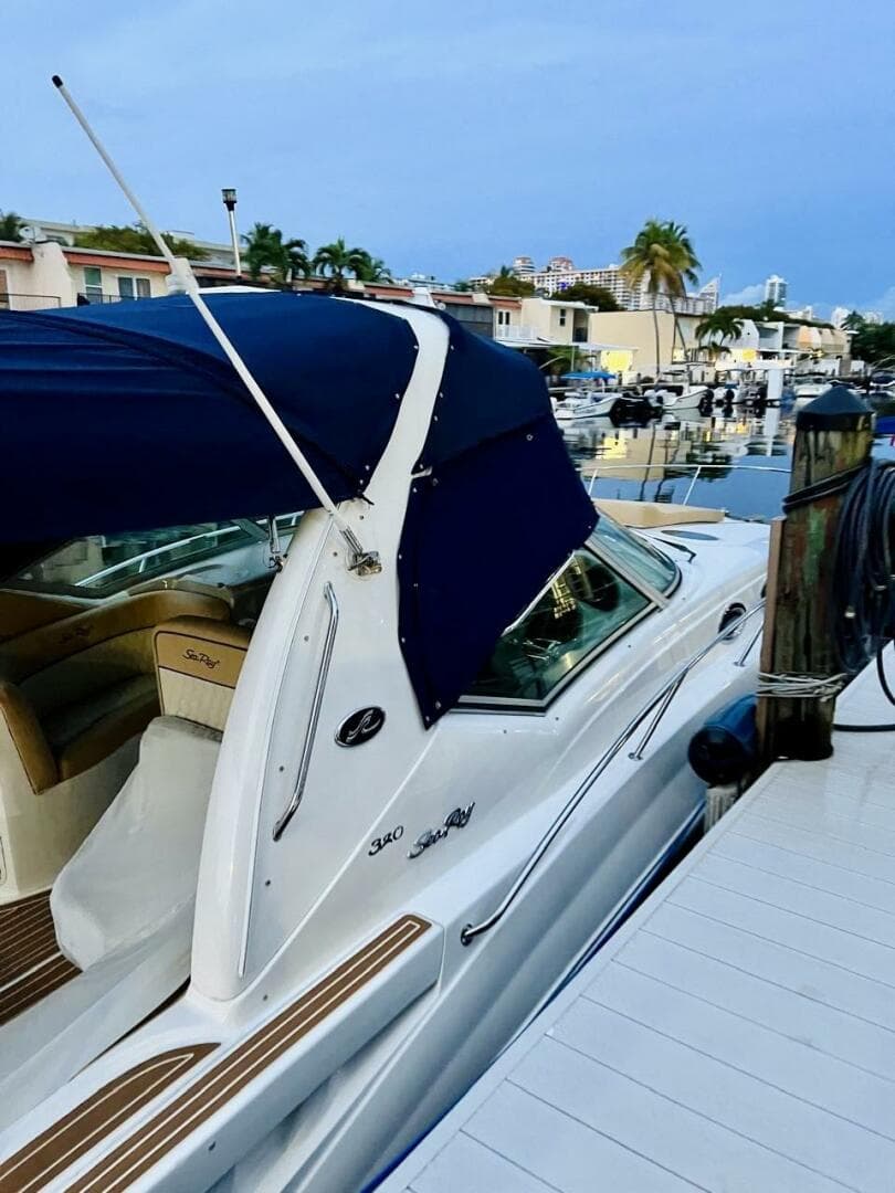 2004 Sea Ray 320 Sundancer
