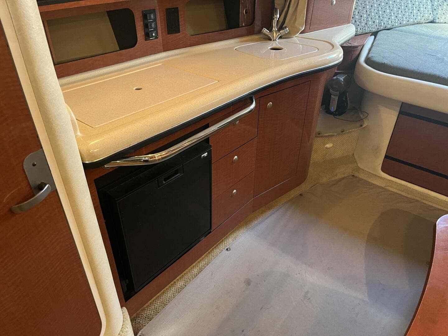 2005 Sea Ray 320 Sundancer