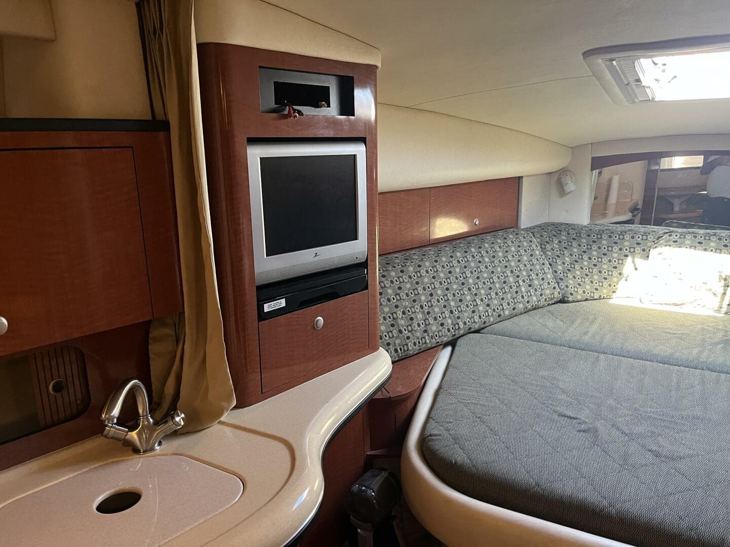 2005 Sea Ray 320 Sundancer