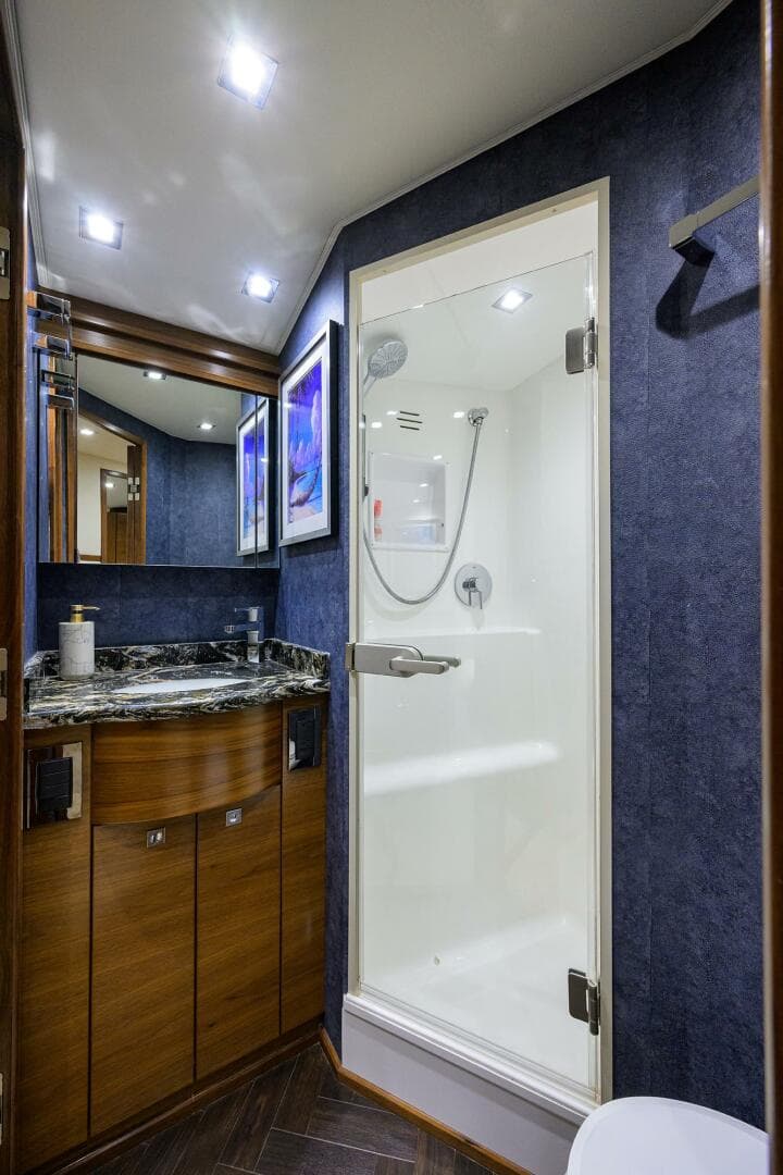 2023 Viking 64 Convertible - Head