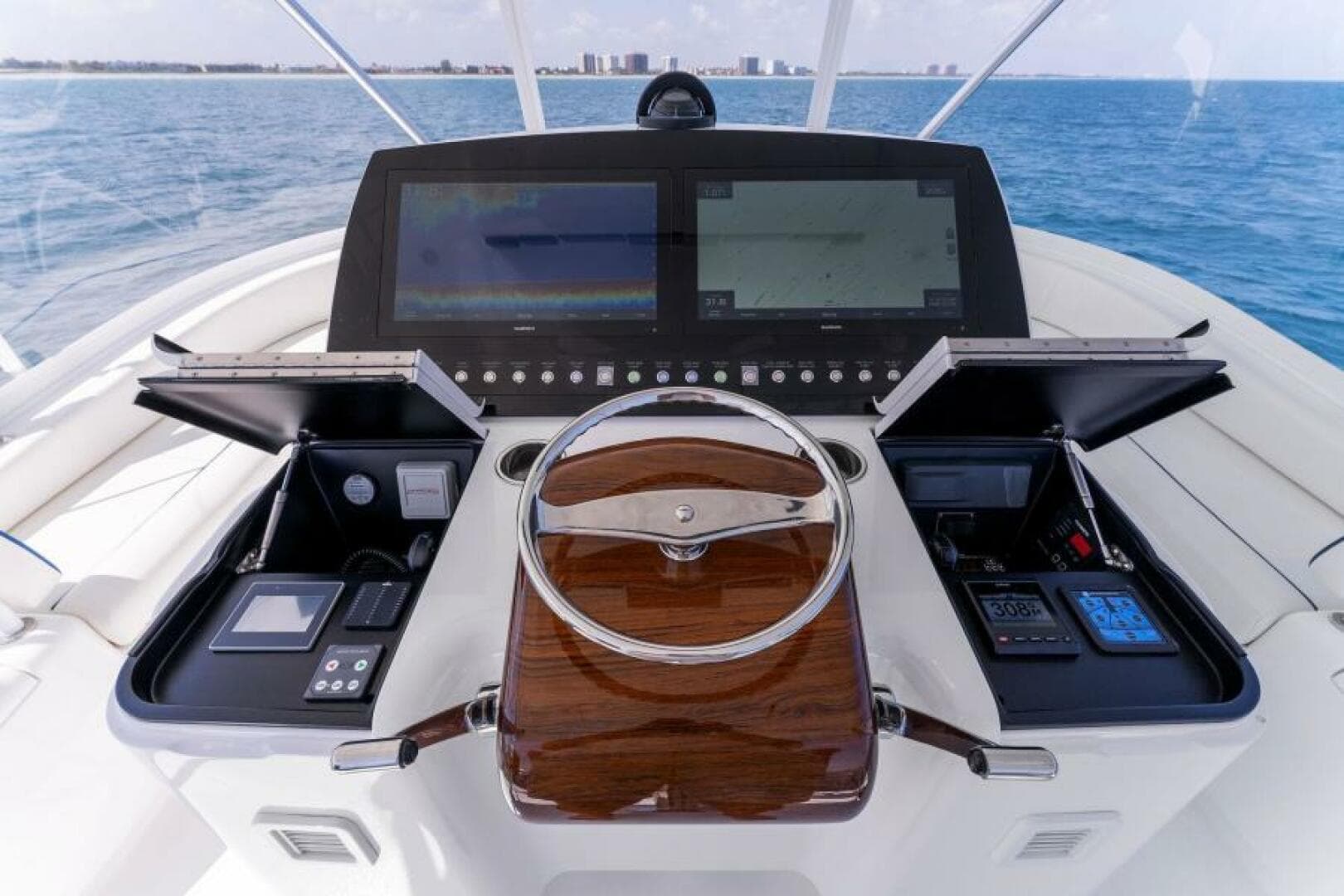 2021 Viking 54 Convertible HAMMERHEADS Helm