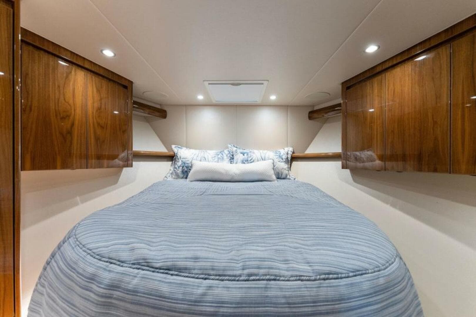 2021 Viking 54 Convertible HAMMERHEADS Stateroom