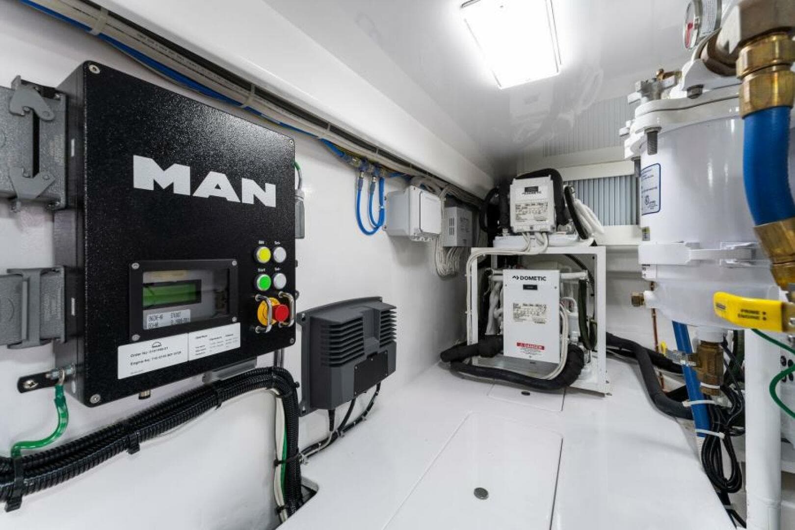 2021 Viking 54 Convertible HAMMERHEADS Engine Room