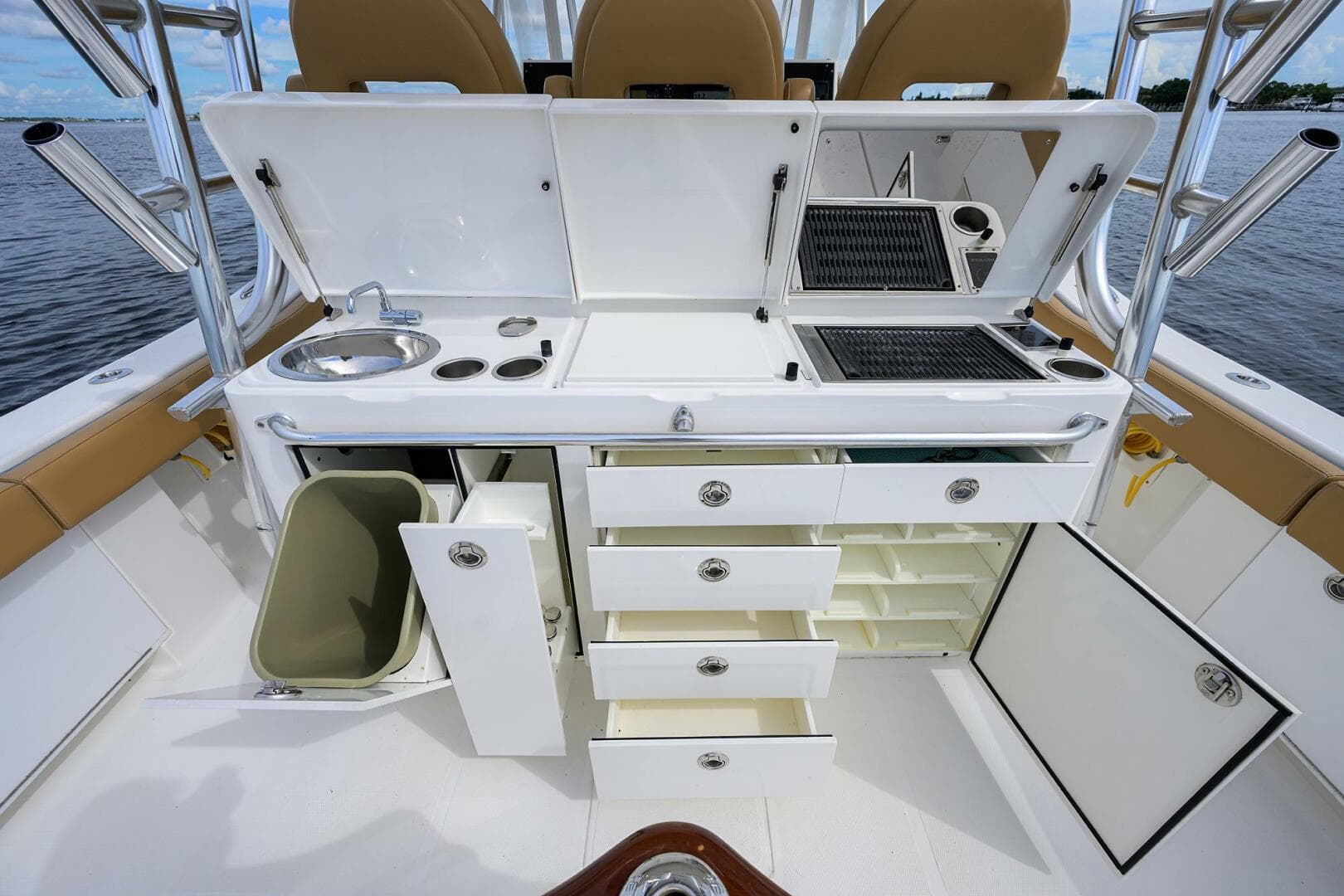 2018 Buddy Davis 42 Center Console - Tackle Center