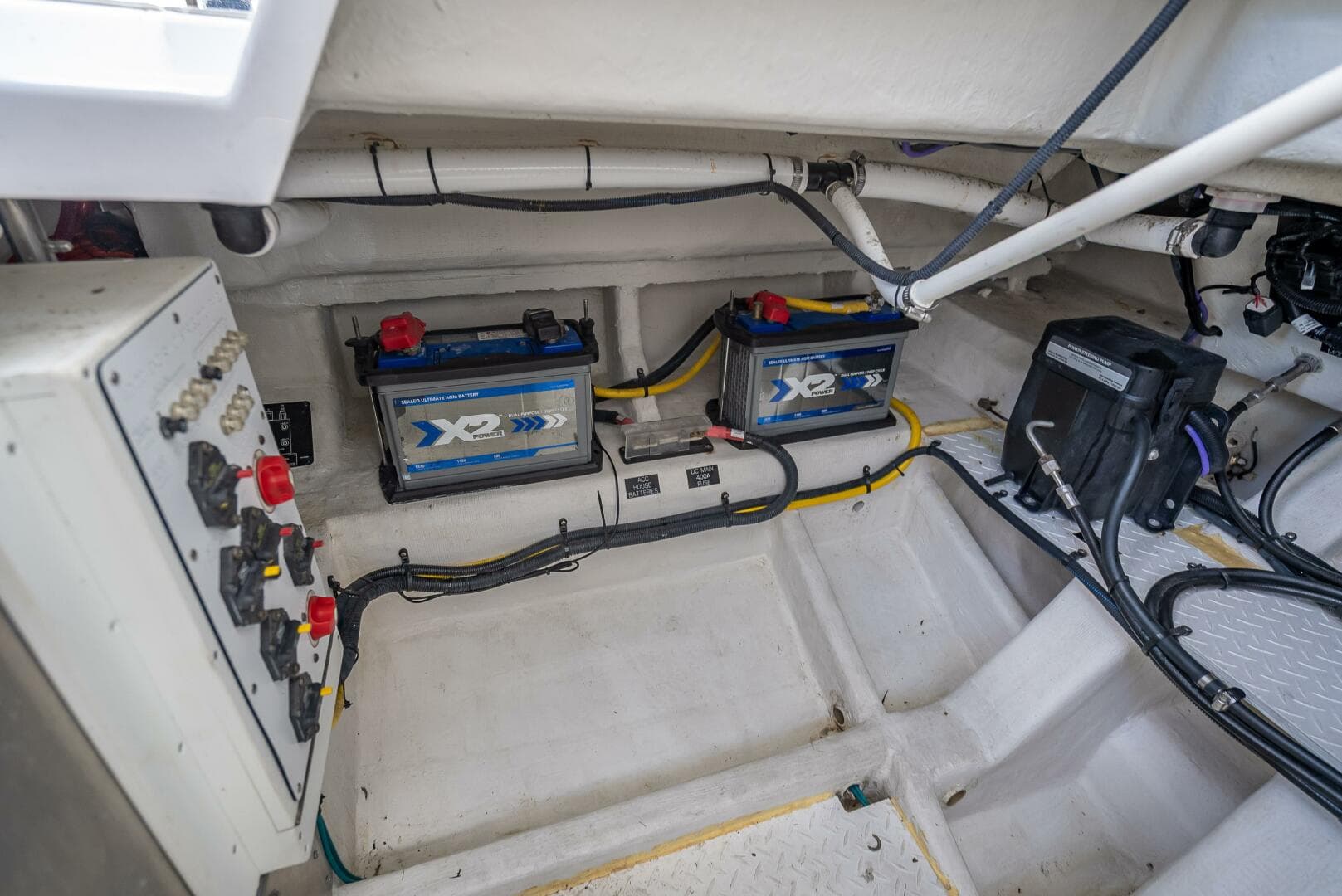 2022 Cruisers Yachts GLS OB