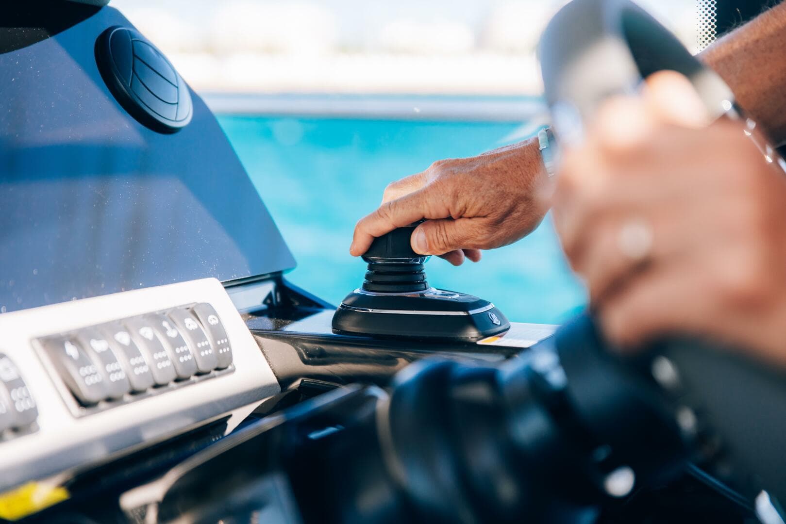 2026 Beneteau Antares 12 Coupe