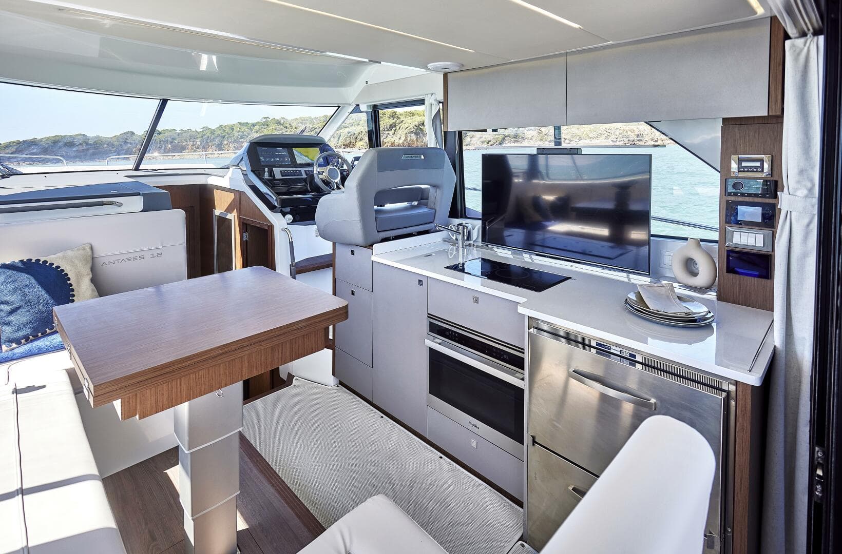 2026 Beneteau Antares 12 Coupe