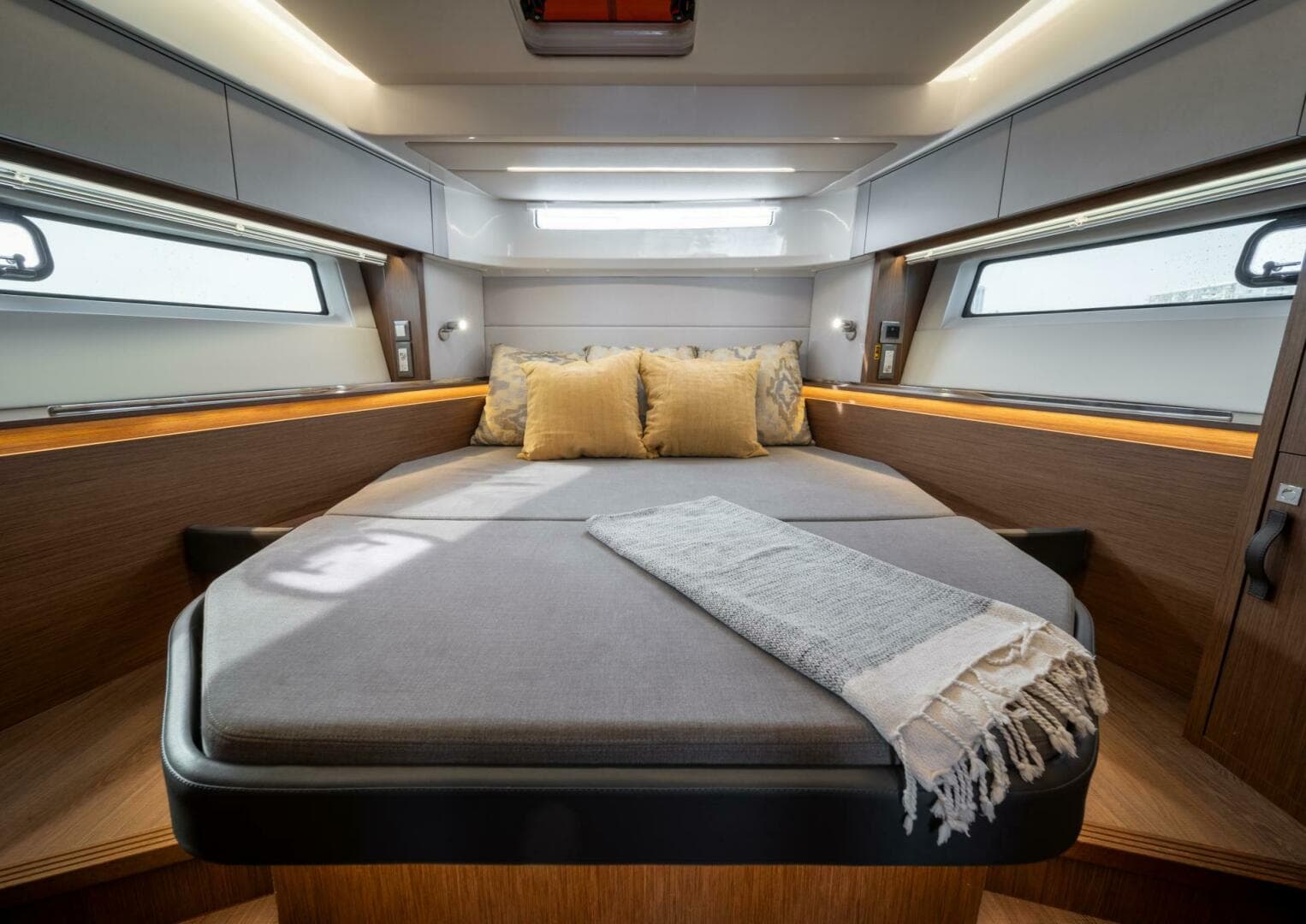 2026 Beneteau Antares 12 Coupe