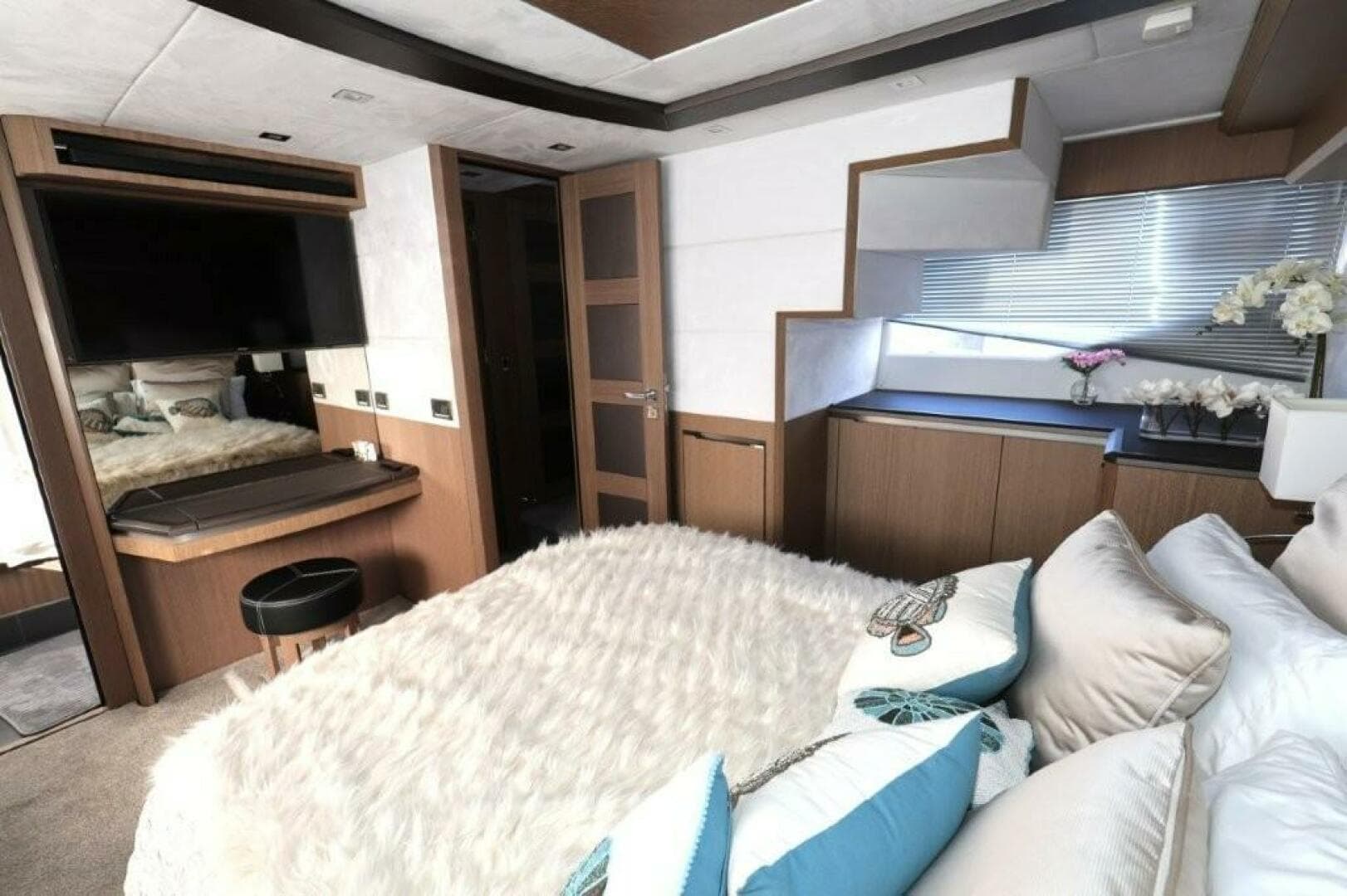 2019 Galeon 650 Sky