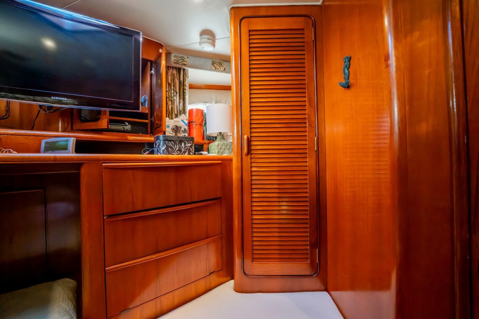 1989 Viking 63 Motor Yacht