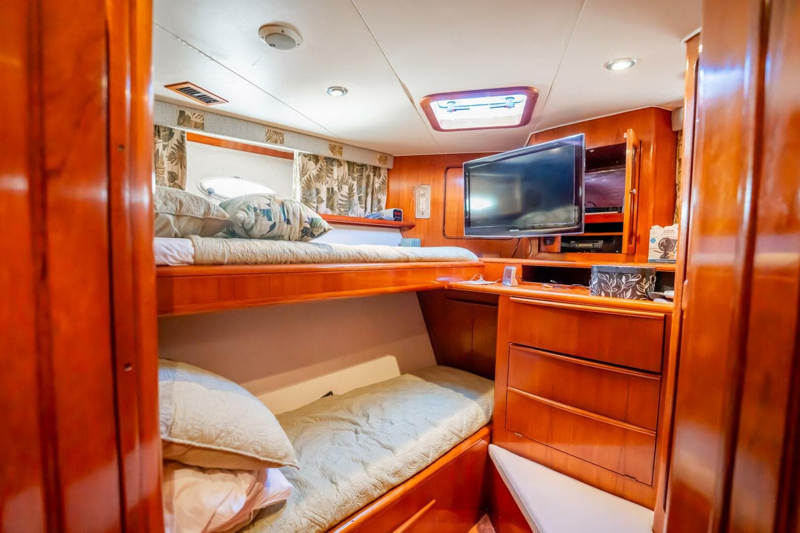 1989 Viking 63 Motor Yacht