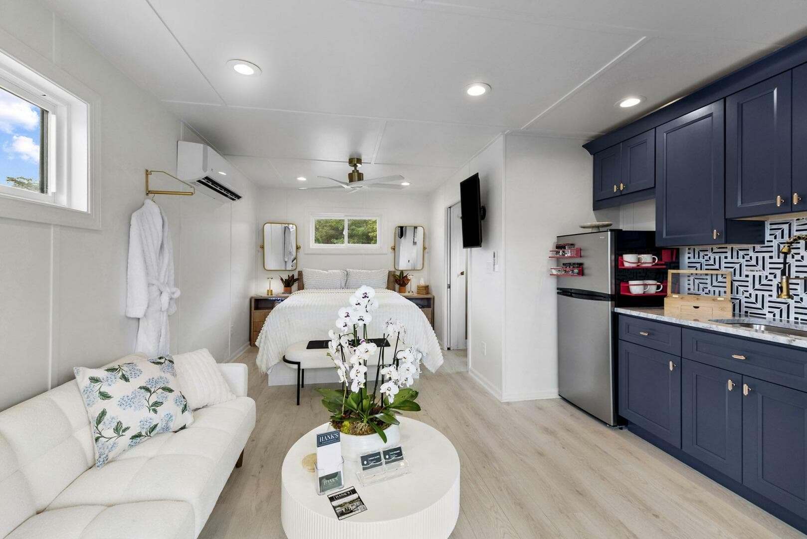 2026 Custom Hanks 26 Houseboat