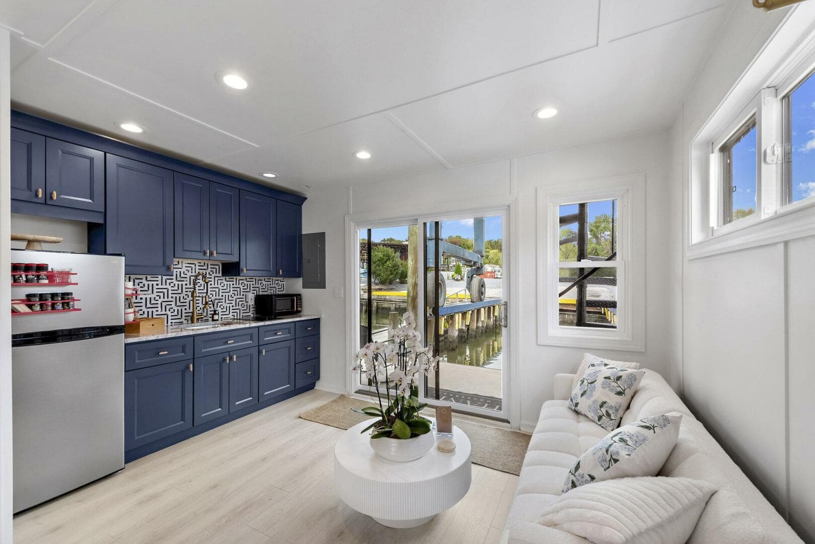 2026 Custom Hanks 26 Houseboat