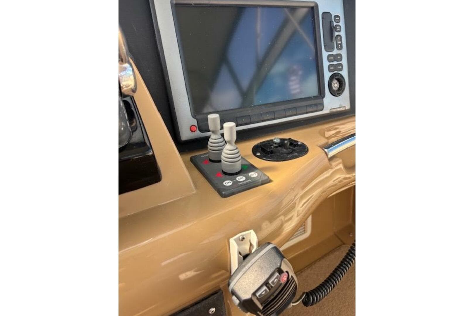 Control panel of 2004 Carver 466 Motor Yacht with navigation screen and joystick controls.