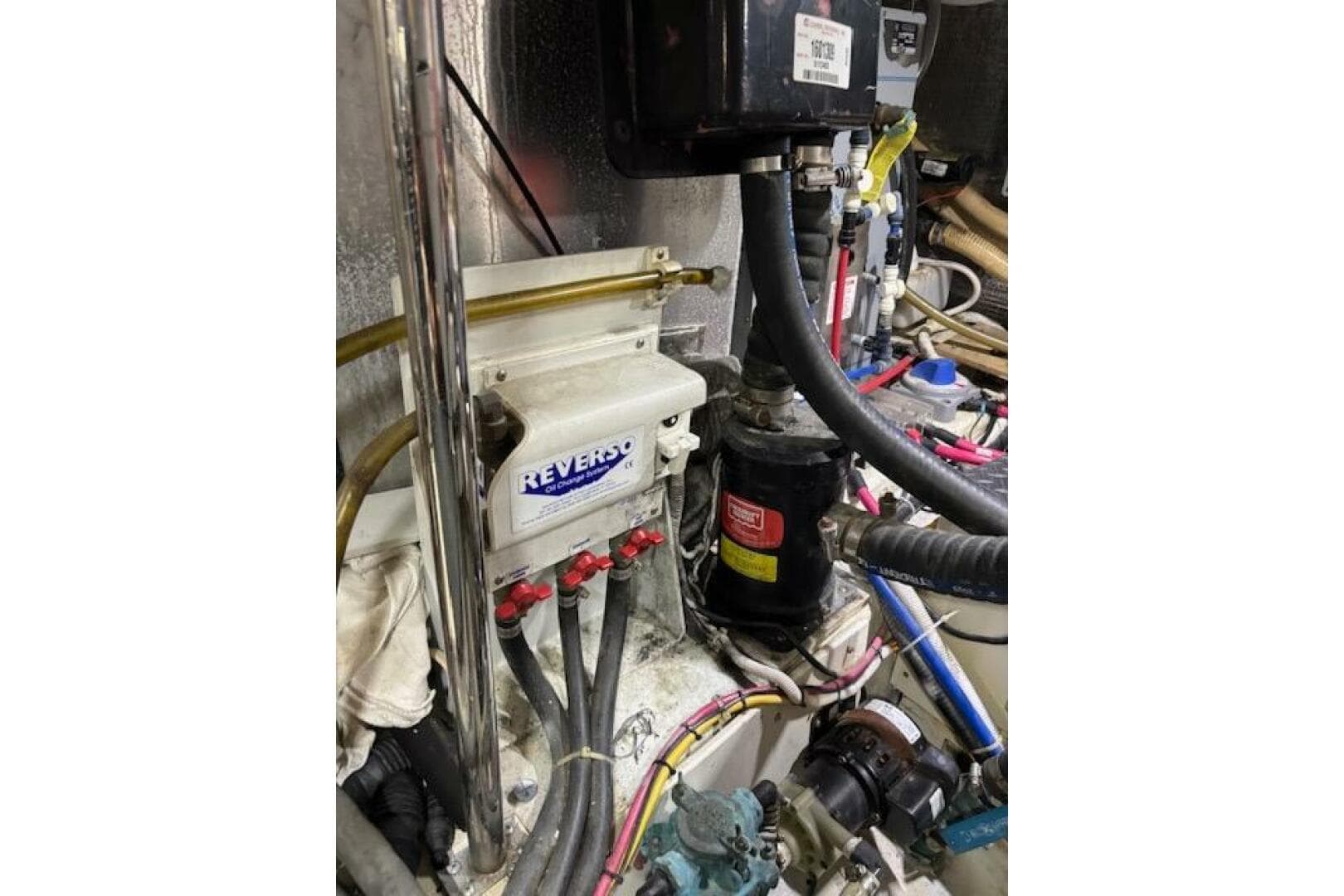 Engine room of 2004 Carver 466 Motor Yacht with Reverso oil change system.
