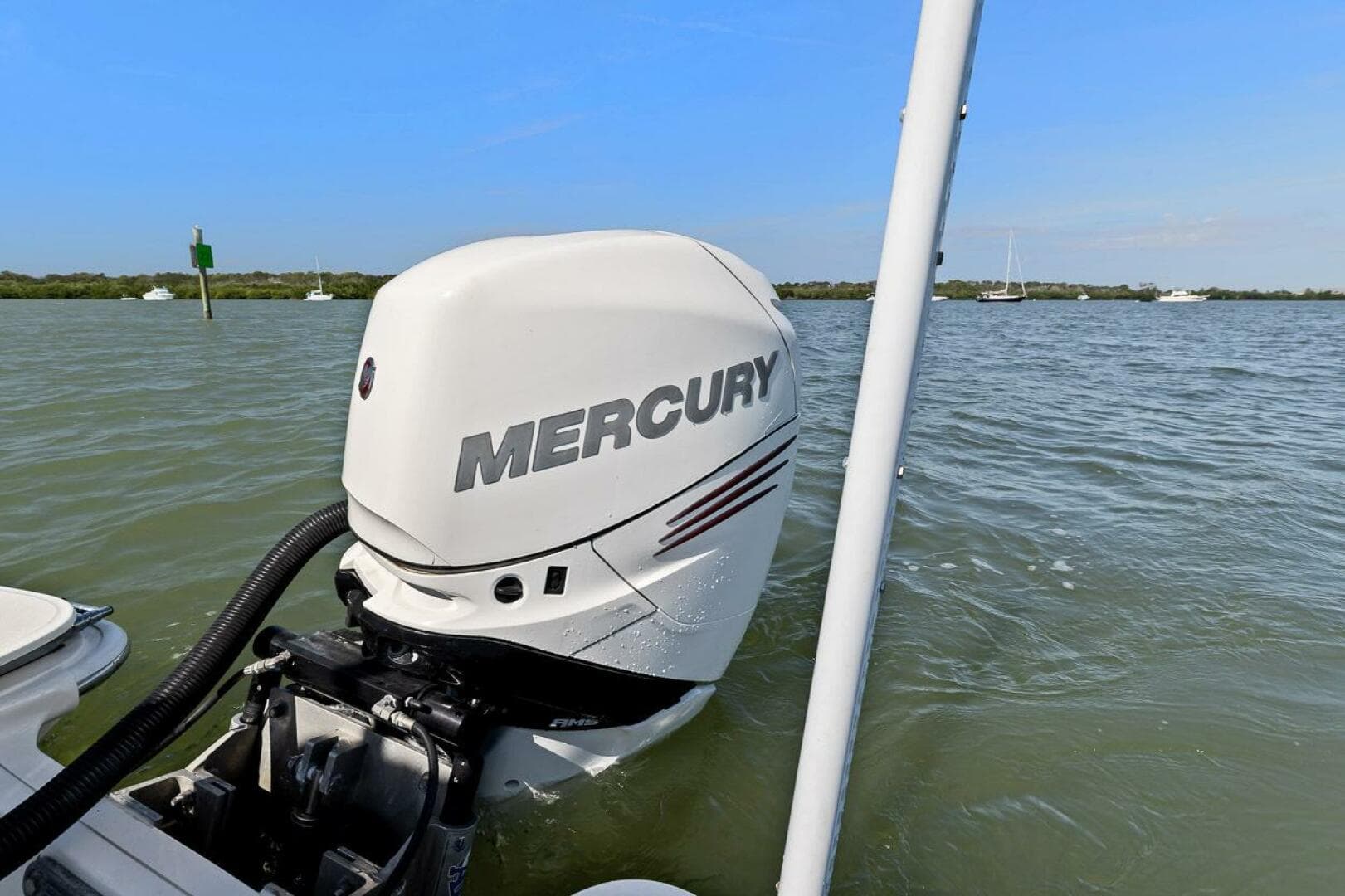 2016 Boston Whaler 210 Dauntless