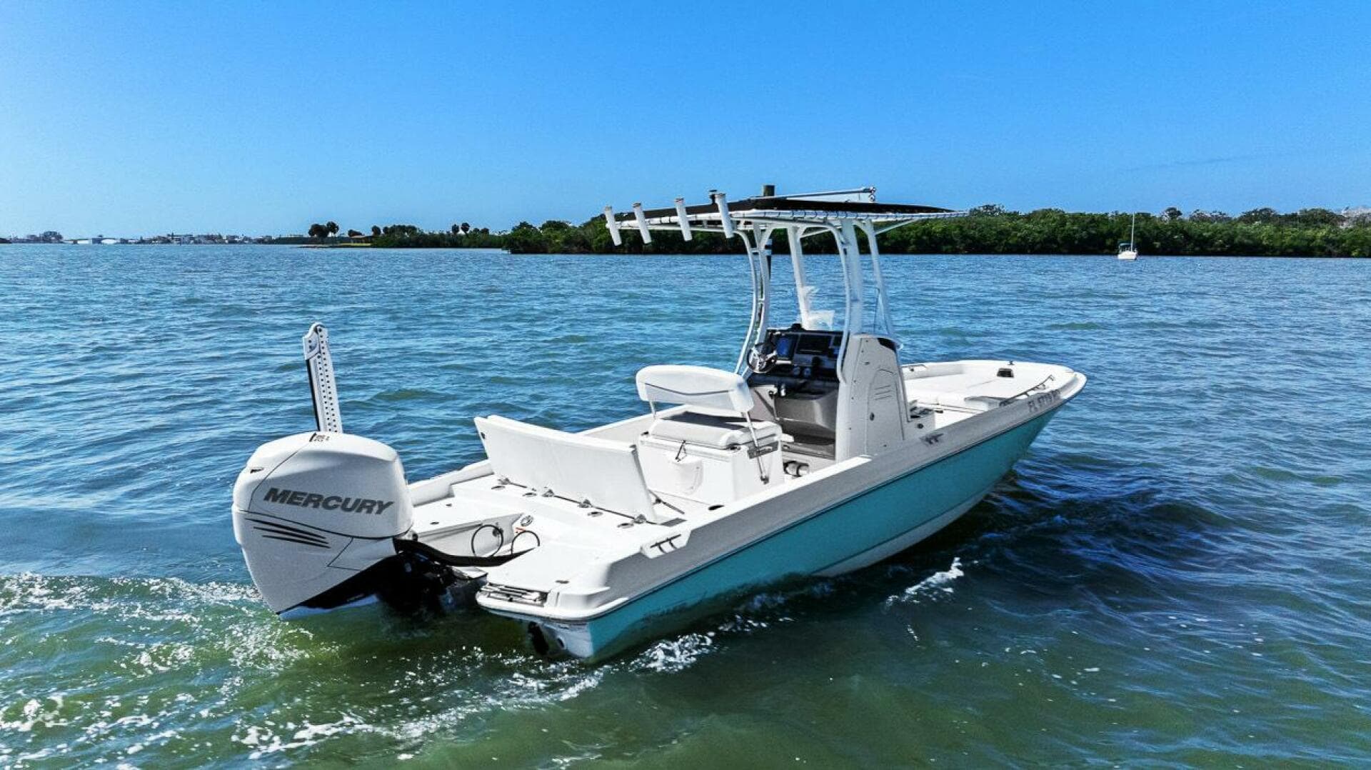 2016 Boston Whaler 210 Dauntless