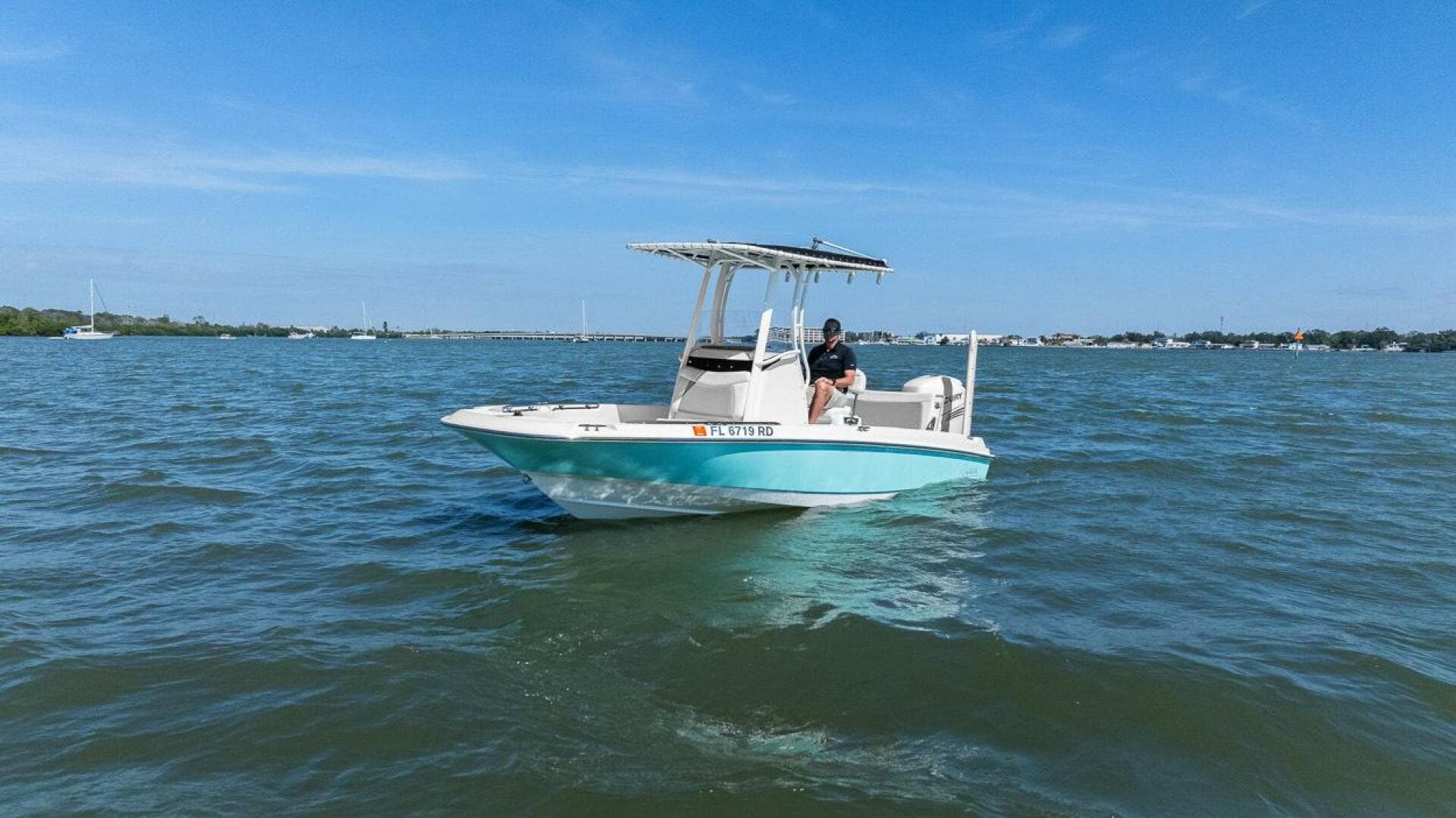 2016 Boston Whaler 210 Dauntless