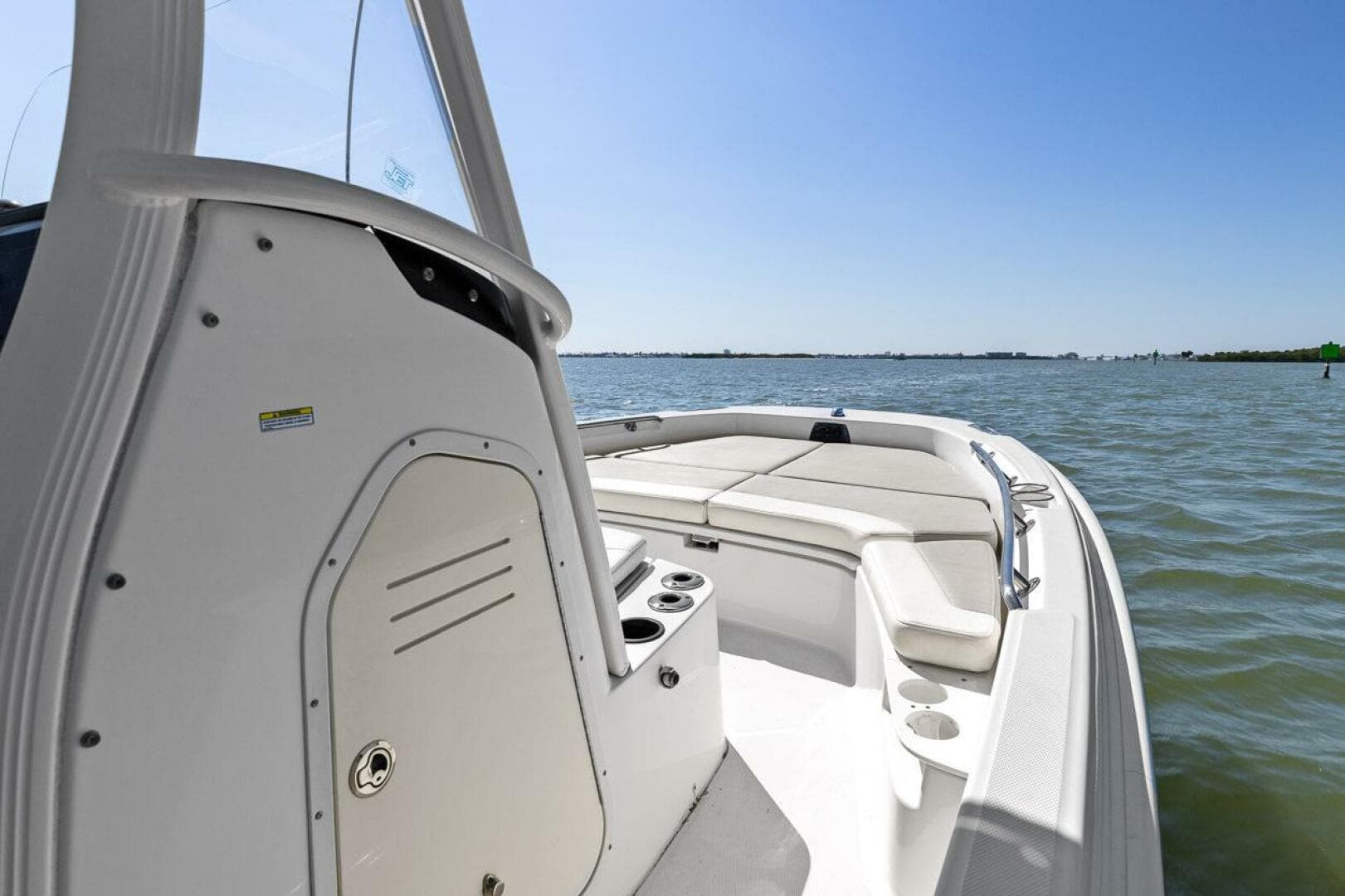 2016 Boston Whaler 210 Dauntless