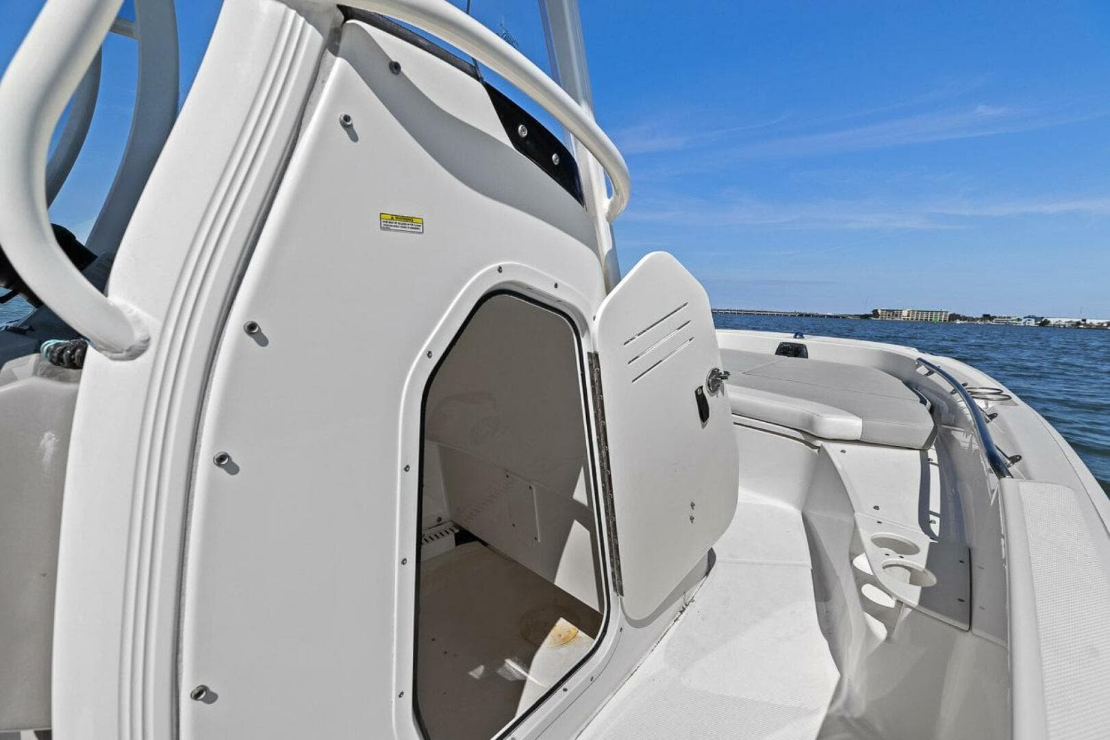 2016 Boston Whaler 210 Dauntless
