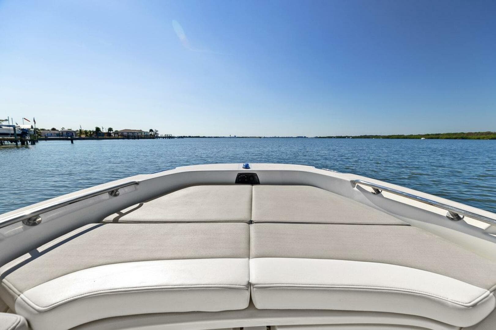 2016 Boston Whaler 210 Dauntless