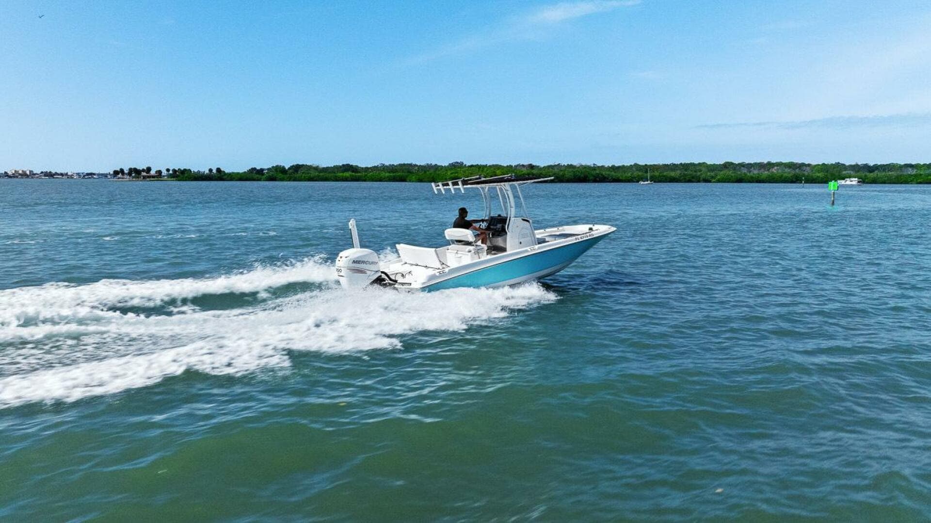 2016 Boston Whaler 210 Dauntless