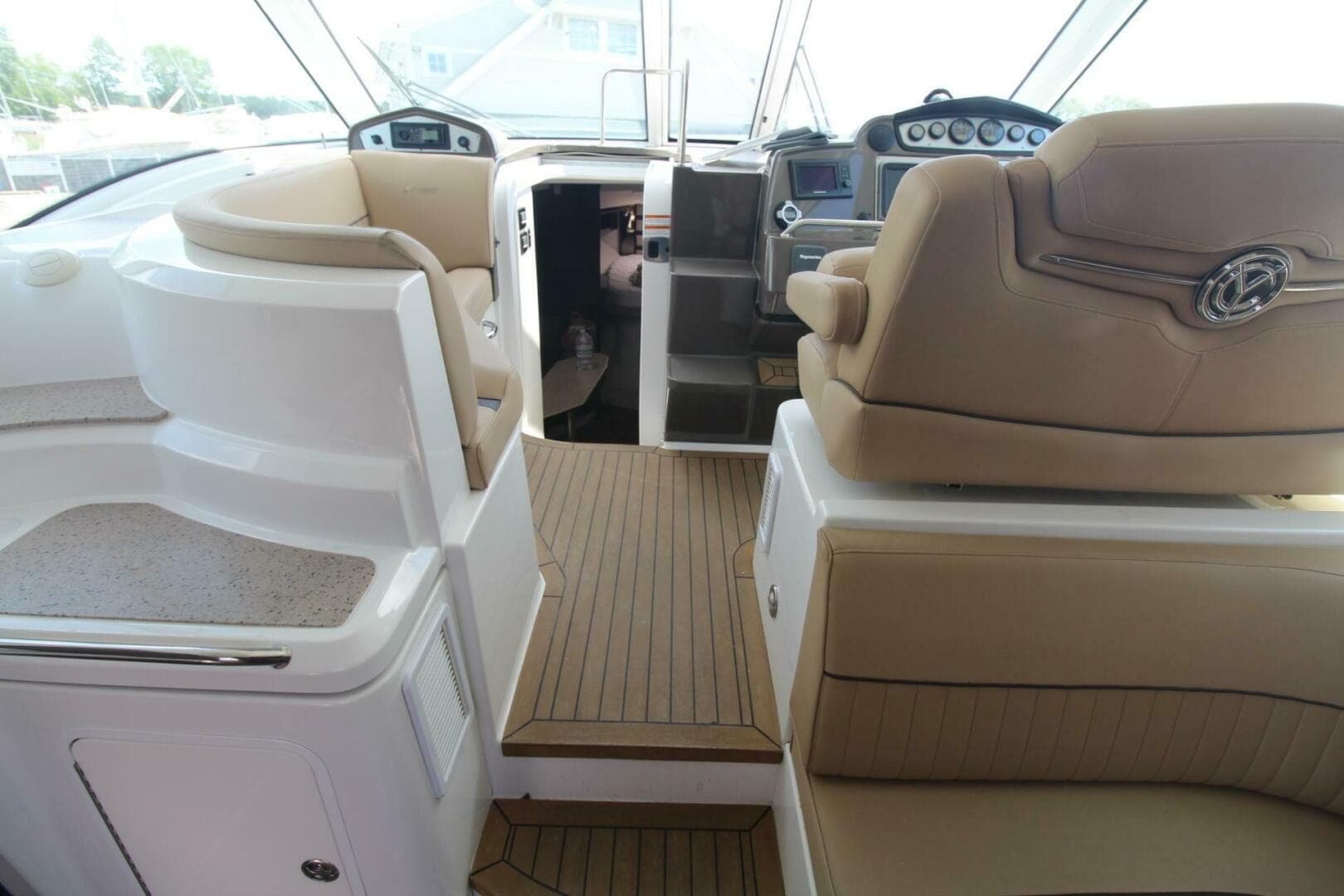 2013 Cruisers Yachts 430 Sports Coupe