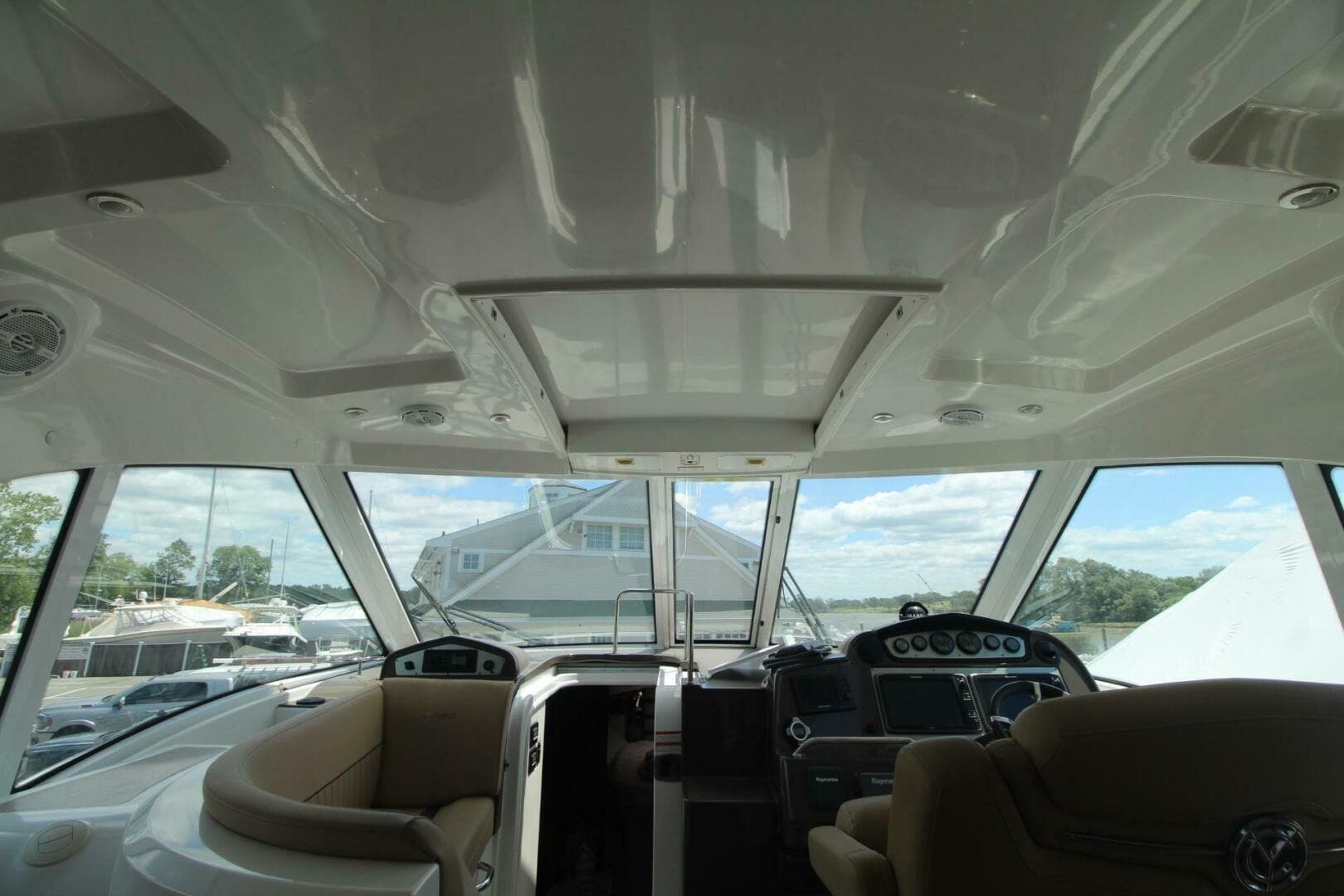 2013 Cruisers Yachts 430 Sports Coupe