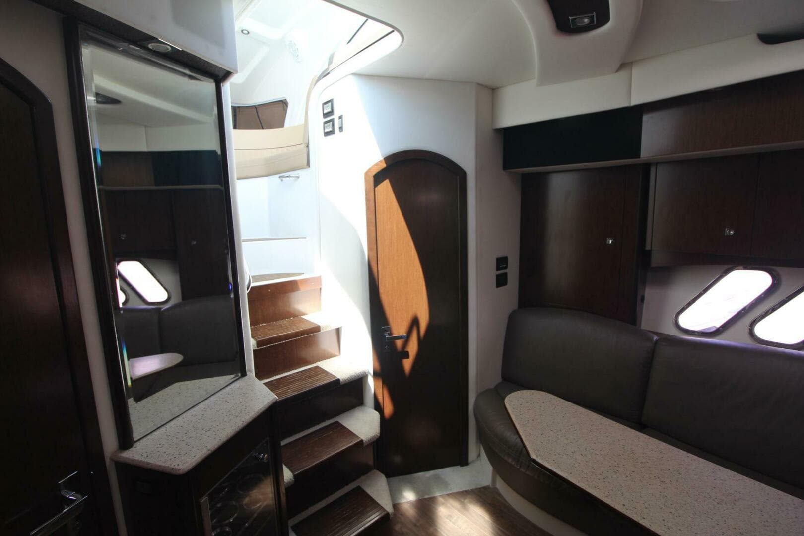 2013 Cruisers Yachts 430 Sports Coupe