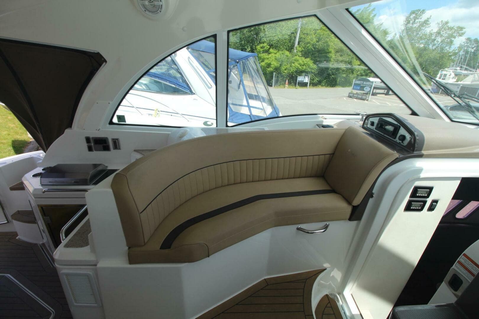 2013 Cruisers Yachts 430 Sports Coupe